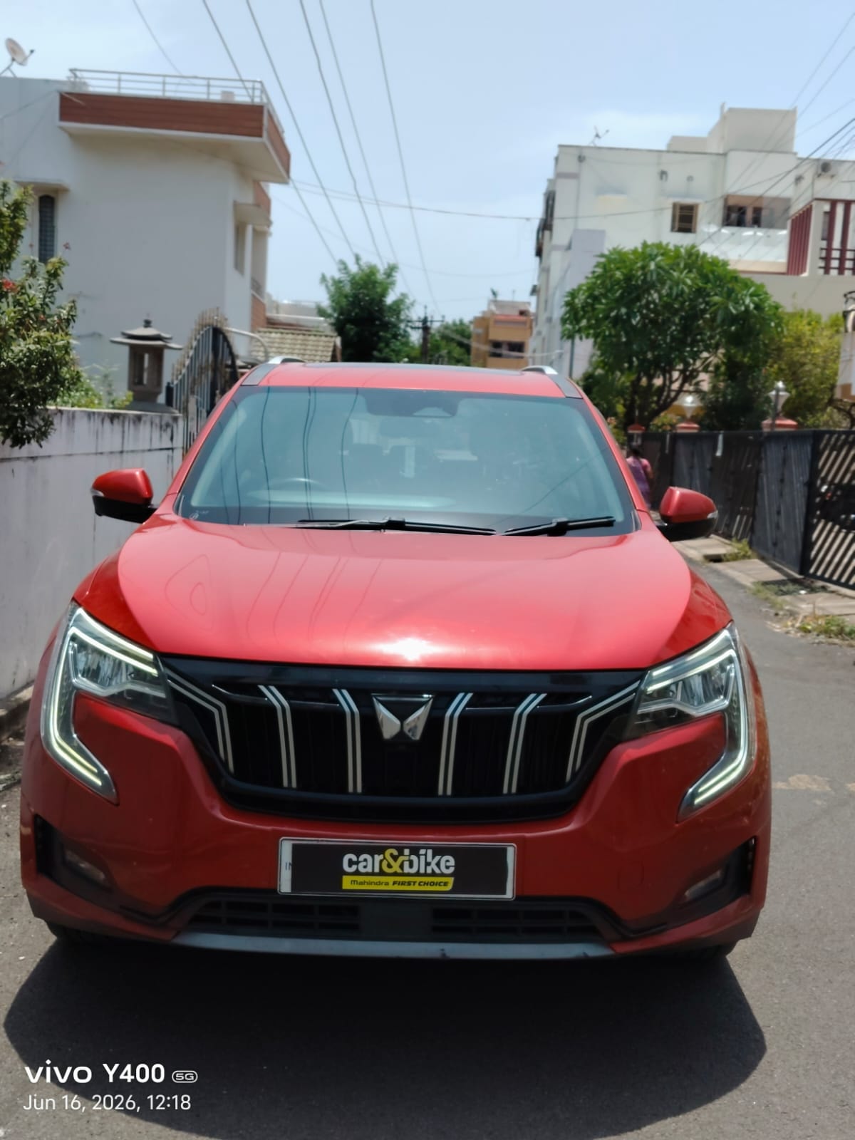 View 2022 Mahindra XUV700 AX7 AT Luxury Diesel 7 STR Image 7 Used 2022 Mahindra XUV700 AX7 AT Luxury Diesel 7 STR Image 7