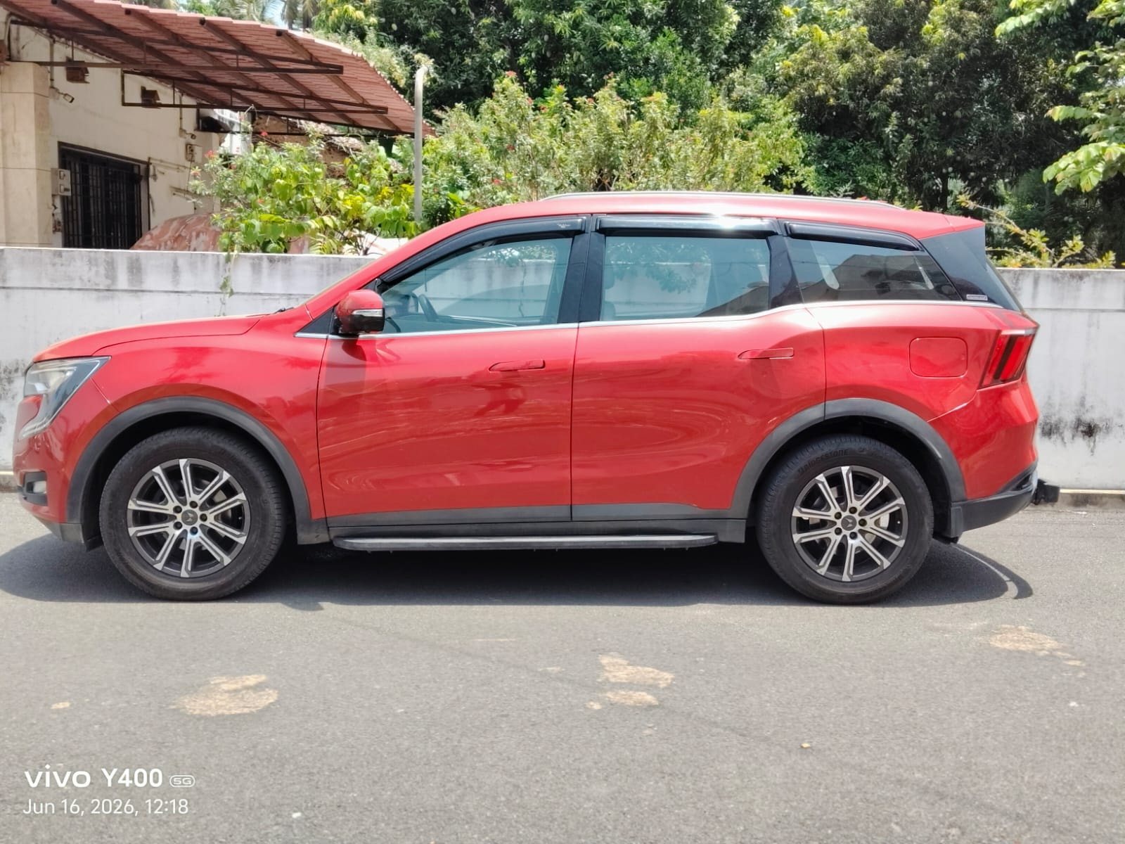View 2022 Mahindra XUV700 AX7 AT Luxury Diesel 7 STR Image 4 Used 2022 Mahindra XUV700 AX7 AT Luxury Diesel 7 STR Image 4