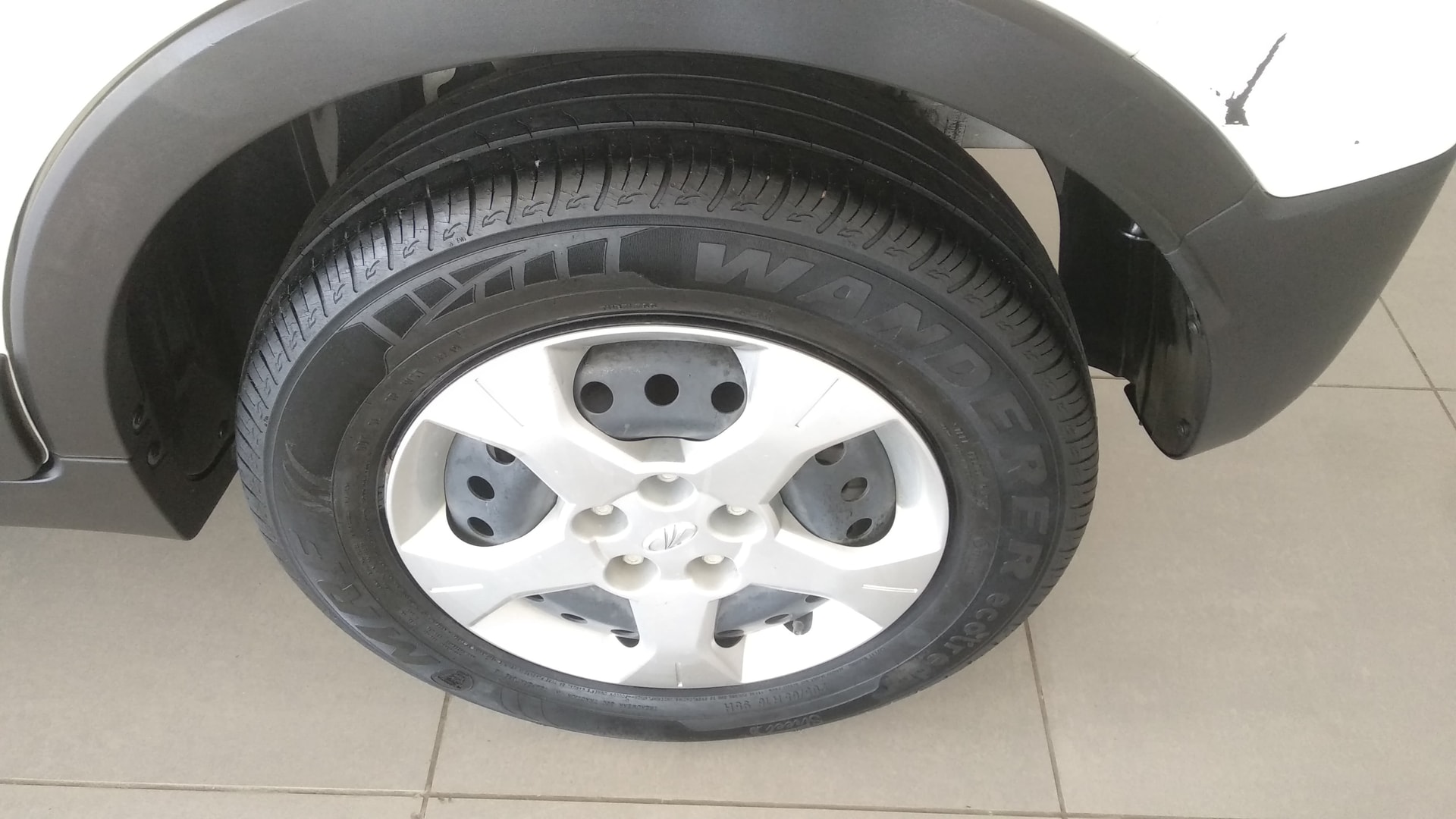 View 2019 Mahindra XUV300 W6 AMT Diesel BS IV Image 14 Used 2019 Mahindra XUV300 W6 AMT Diesel BS IV Image 14