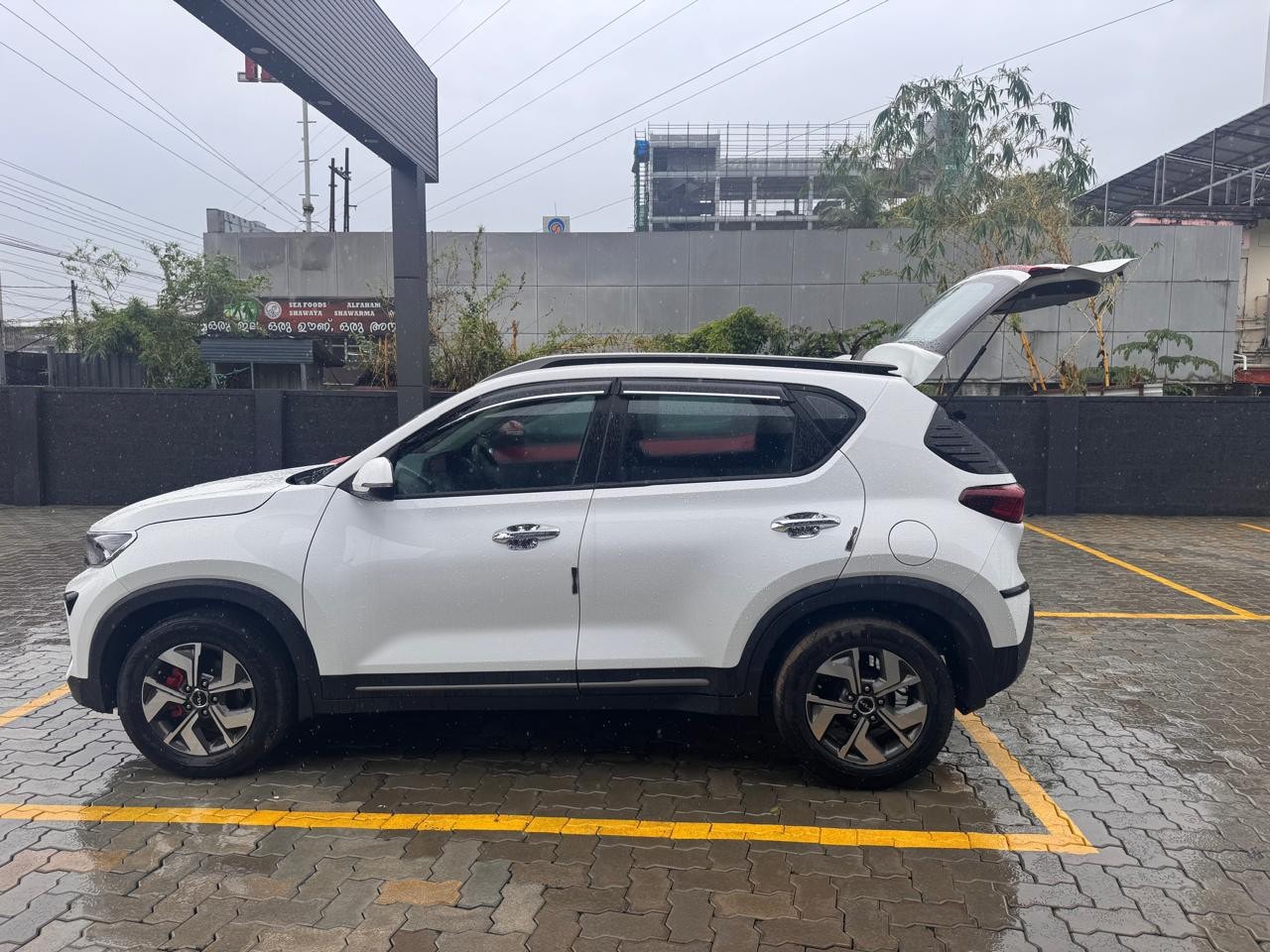 Used 2023 Kia Sonet Used 2023 Kia Sonet