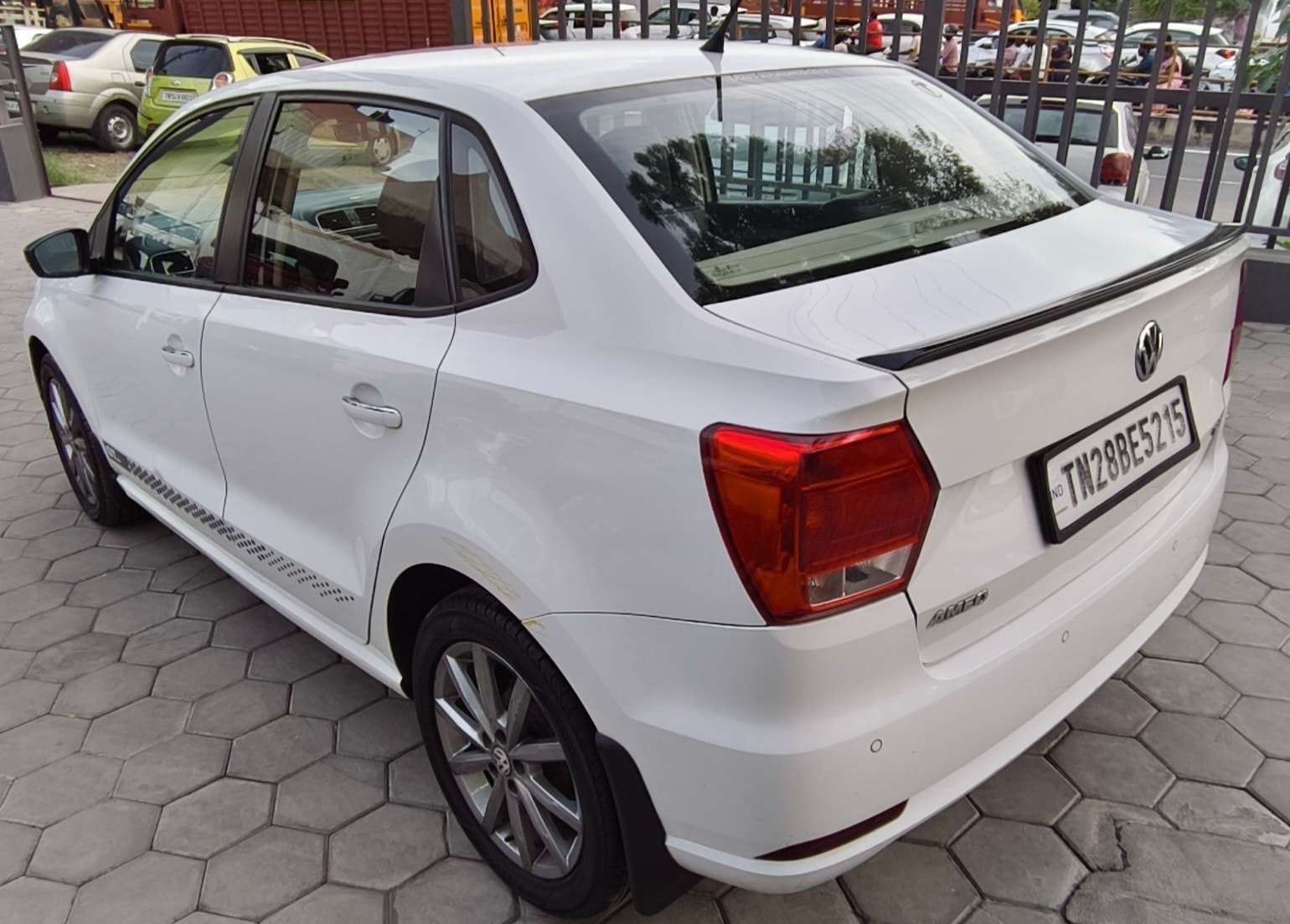 View 2019 Volkswagen Ameo 1.5 L TDI Diesel Highline Plus AT Image 10 Used 2019 Volkswagen Ameo 1.5 L TDI Diesel Highline Plus AT Image 10