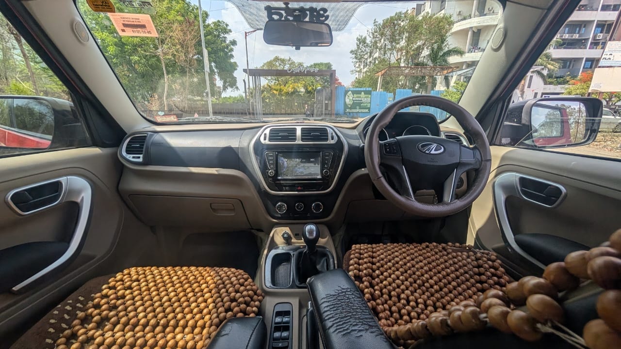 View 2019 Mahindra TUV300 T10 100HP Image 5 Used 2019 Mahindra TUV300 T10 100HP Image 5