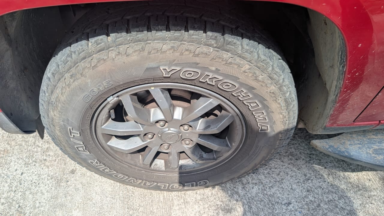 View 2019 Mahindra TUV300 T10 100HP Image 9 Used 2019 Mahindra TUV300 T10 100HP Image 9