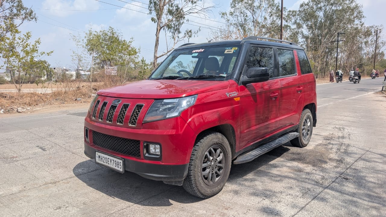 View 2019 Mahindra TUV300 T10 100HP Image 4 Used 2019 Mahindra TUV300 T10 100HP Image 4