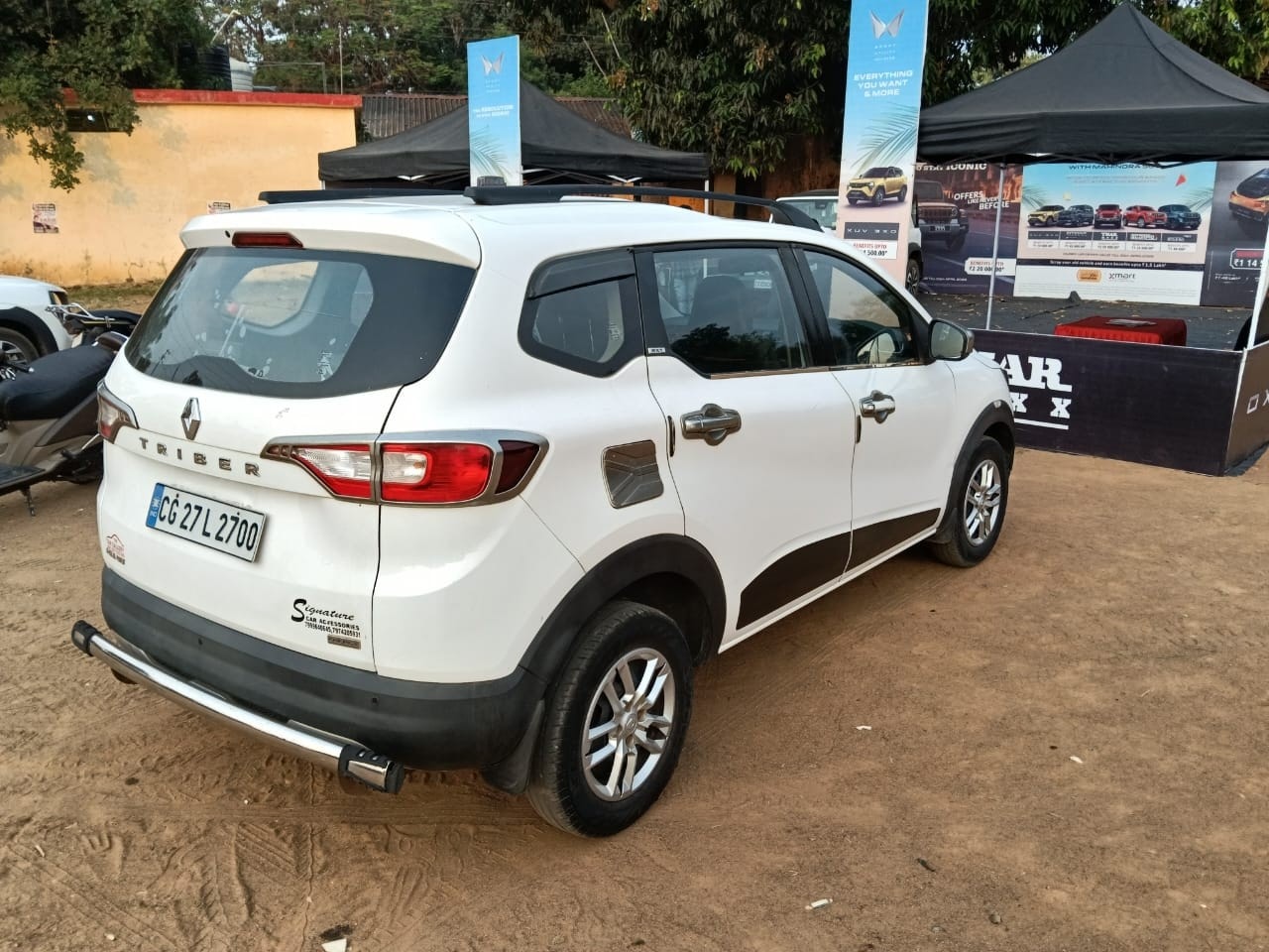 View 2019 Renault Triber RXT Image 2 Used 2019 Renault Triber RXT Image 2