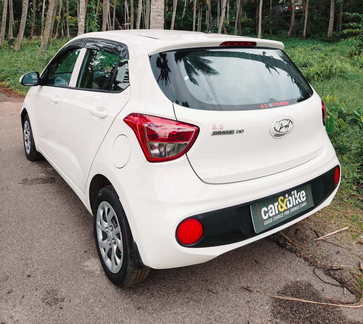 View 2018 Hyundai Grand i10 1.2 Magna Petrol BS IV Image 10 Used 2018 Hyundai Grand i10 1.2 Magna Petrol BS IV Image 10