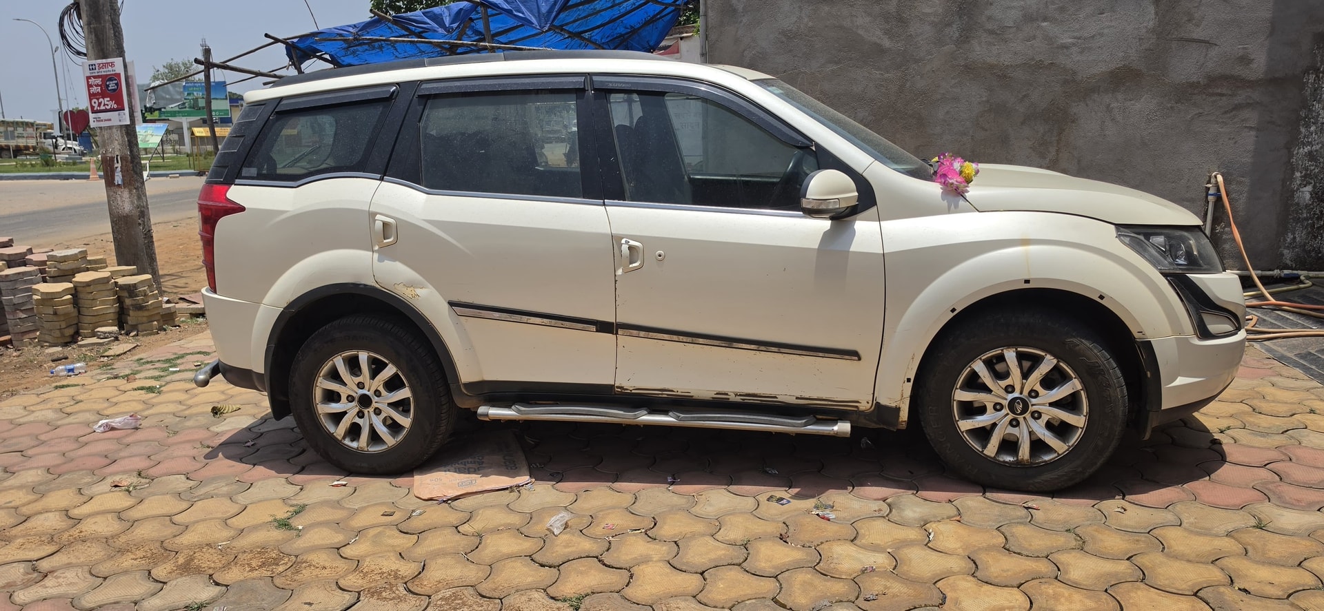 View 2015 Mahindra XUV500 W10 FWD Image 2 Used 2015 Mahindra XUV500 W10 FWD Image 2