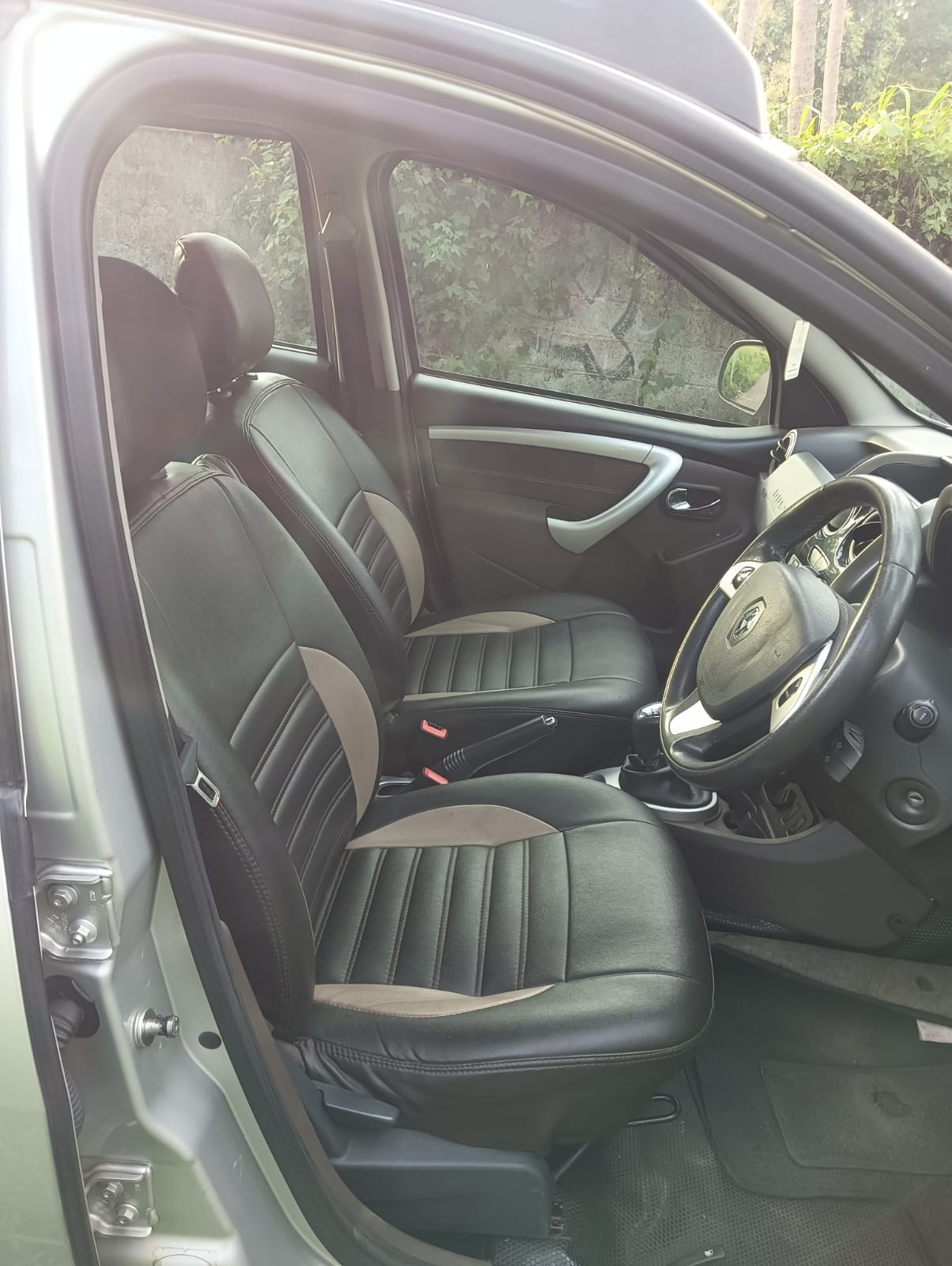 View 2016 Renault Duster Diesel 85PS RXZ Image 13 Used 2016 Renault Duster Diesel 85PS RXZ Image 13