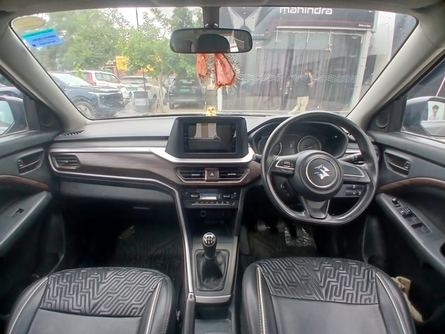 View Maruti Suzuki Brezza Image 7 Used Maruti Suzuki Brezza Image 7