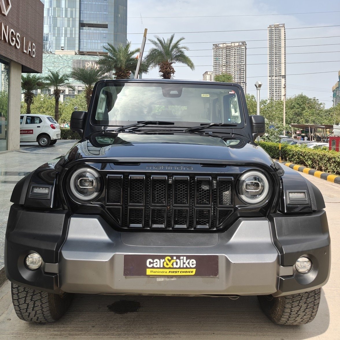 View 2024 Mahindra Thar Roxx AX7L Diesel 2WD AT Image 2 Used 2024 Mahindra Thar Roxx AX7L Diesel 2WD AT Image 2