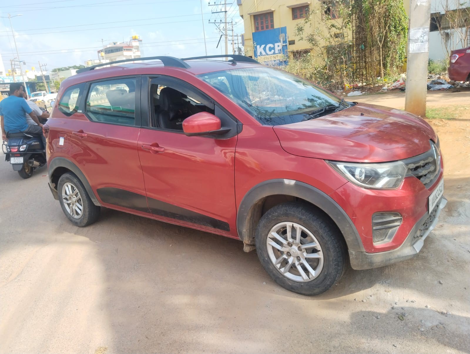 View 2019 Renault Triber RXT Image 5 Used 2019 Renault Triber RXT Image 5