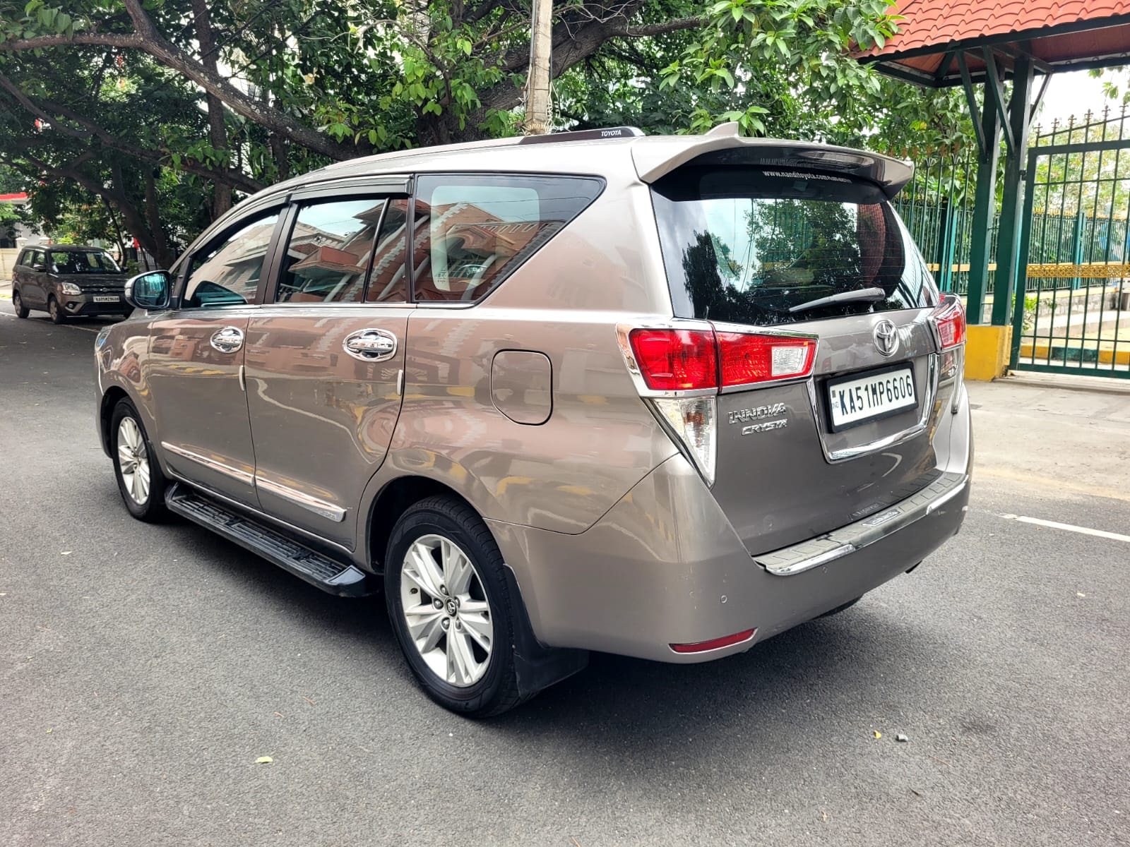 View 2019 Toyota Innova Crysta 2.4 ZX MT 7-Seater BS IV Image 10 Used 2019 Toyota Innova Crysta 2.4 ZX MT 7-Seater BS IV Image 10