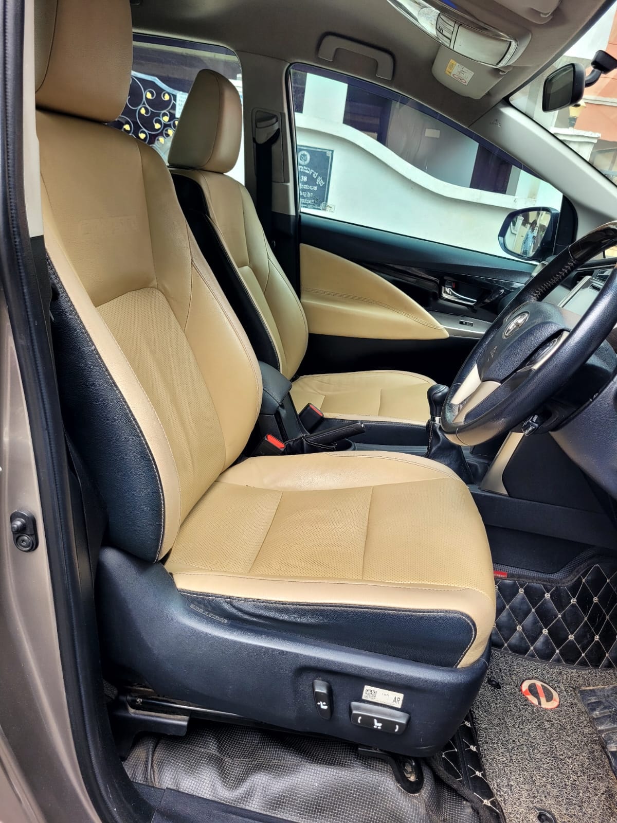 View 2019 Toyota Innova Crysta 2.4 ZX MT 7-Seater BS IV Image 11 Used 2019 Toyota Innova Crysta 2.4 ZX MT 7-Seater BS IV Image 11