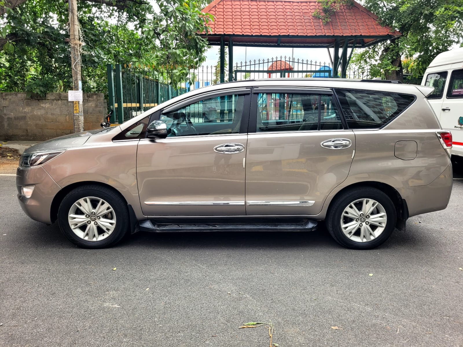 View 2019 Toyota Innova Crysta 2.4 ZX MT 7-Seater BS IV Image 6 Used 2019 Toyota Innova Crysta 2.4 ZX MT 7-Seater BS IV Image 6