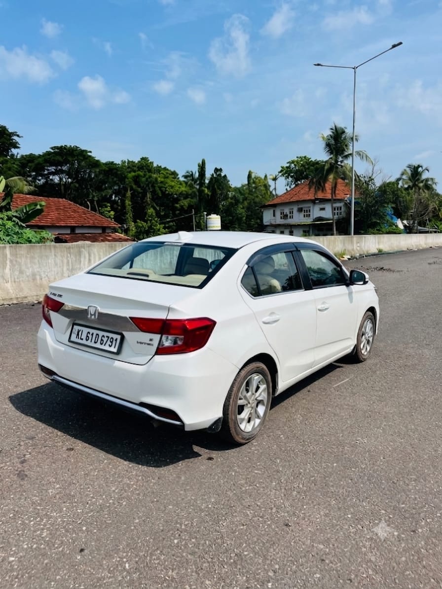 View 2019 Honda Amaze 1.5 V AT i-DTEC Image 14 Used 2019 Honda Amaze 1.5 V AT i-DTEC Image 14