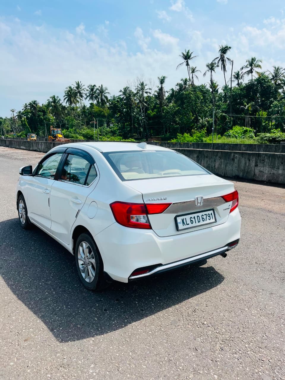 View 2019 Honda Amaze 1.5 V AT i-DTEC Image 10 Used 2019 Honda Amaze 1.5 V AT i-DTEC Image 10