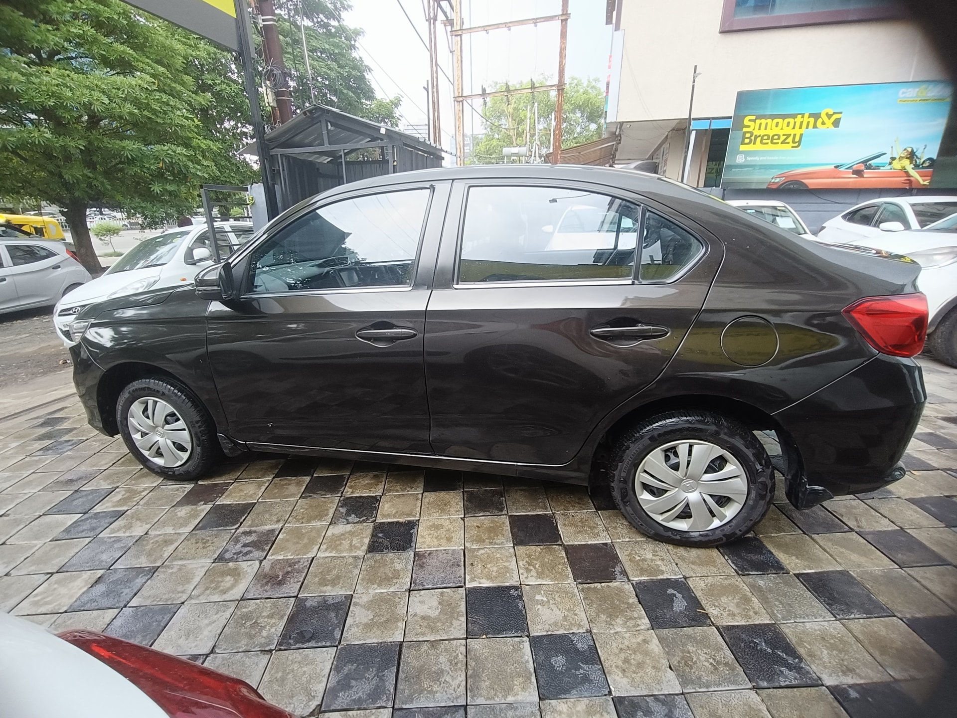 View 2021 Honda Amaze V MT Petrol Image 6 Used 2021 Honda Amaze V MT Petrol Image 6