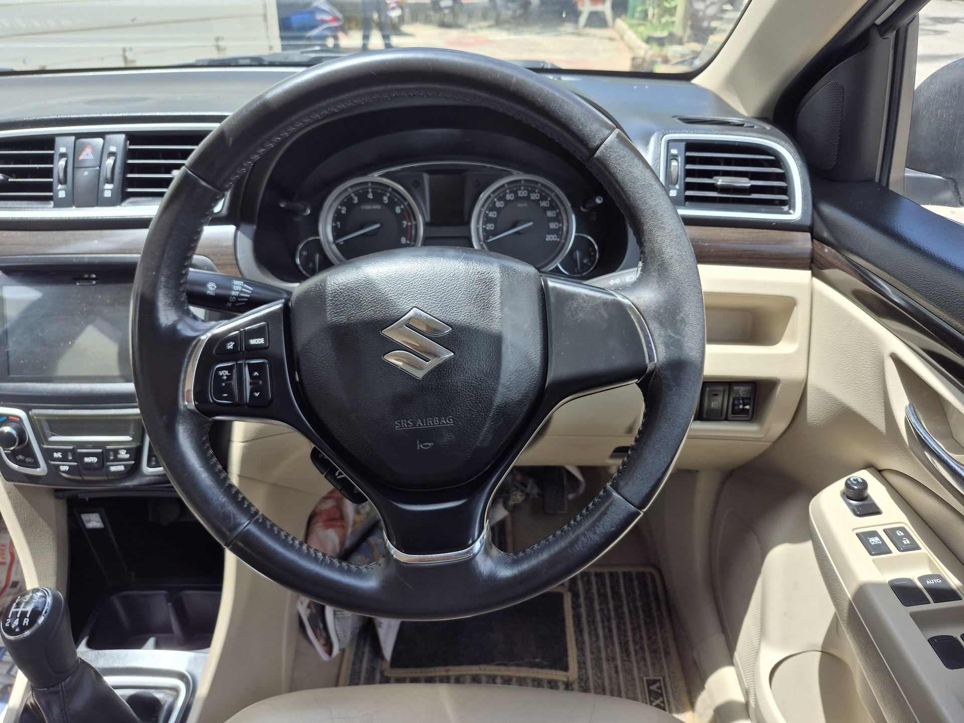 View 2017 Maruti Suzuki Ciaz Alpha Petrol BS IV Image 11 Used 2017 Maruti Suzuki Ciaz Alpha Petrol BS IV Image 11