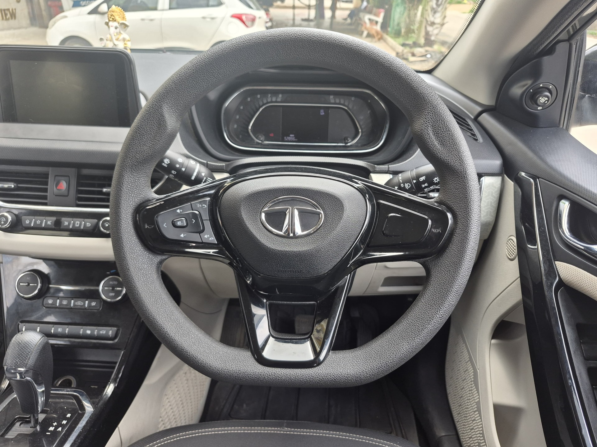 View 2020 Tata Nexon Revotron XZA Plus AMT Image 11 Used 2020 Tata Nexon Revotron XZA Plus AMT Image 11