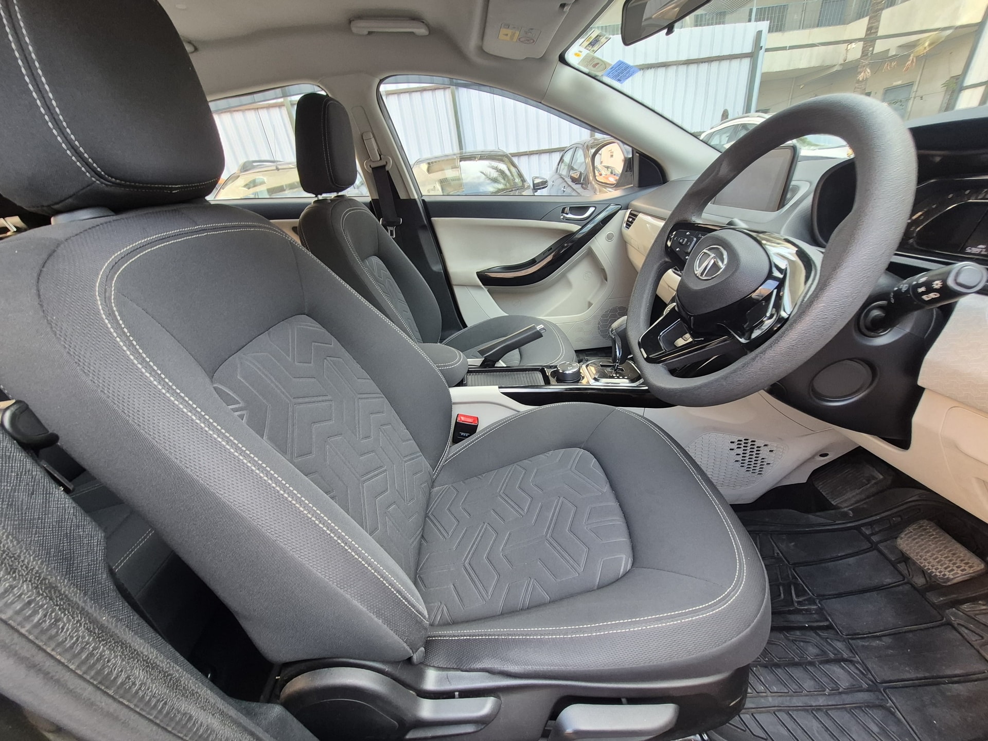 View 2020 Tata Nexon Revotron XZA Plus AMT Image 3 Used 2020 Tata Nexon Revotron XZA Plus AMT Image 3