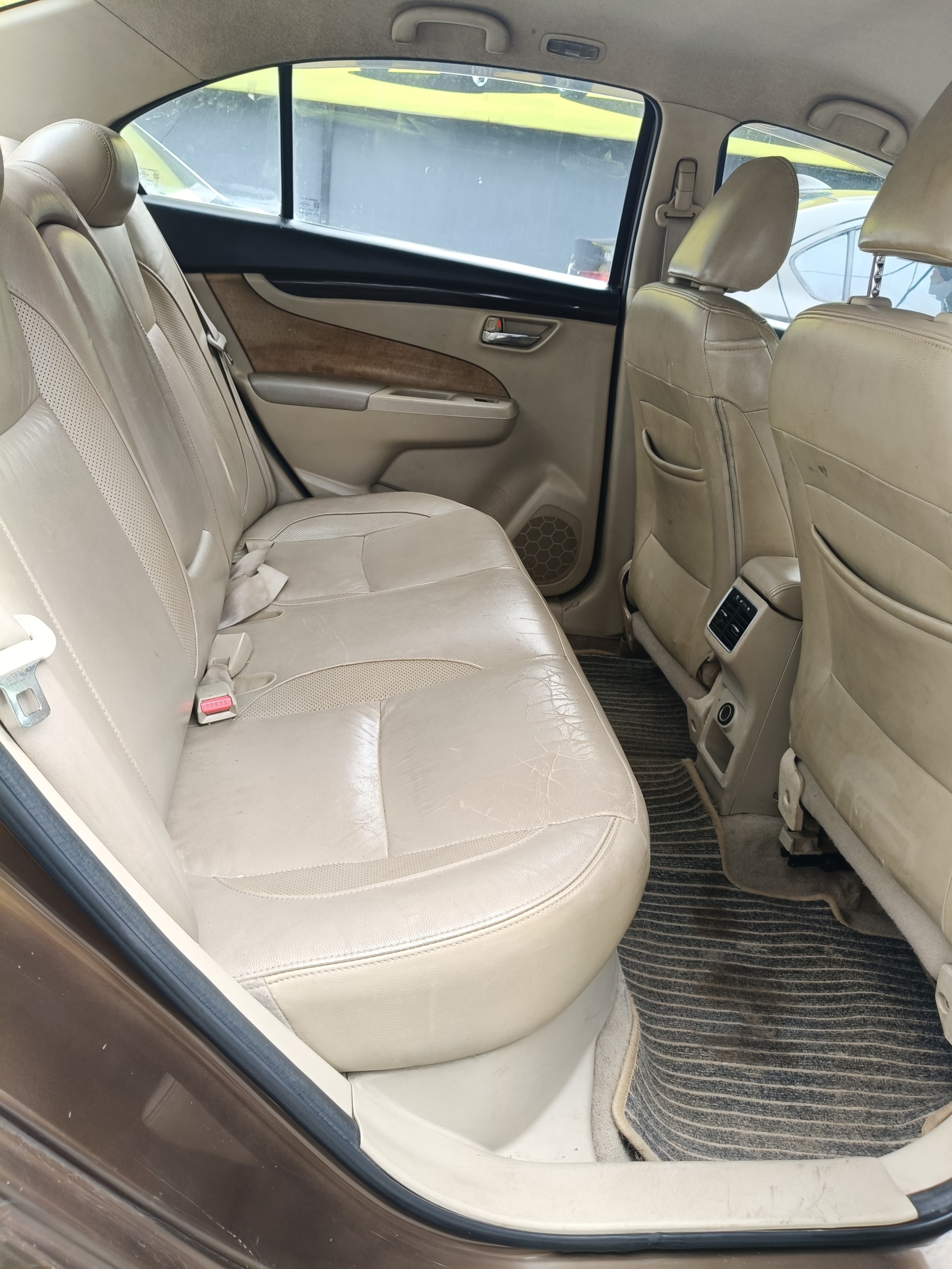 View 2015 Maruti Suzuki Ciaz ZXI Plus Image 5 Used 2015 Maruti Suzuki Ciaz ZXI Plus Image 5