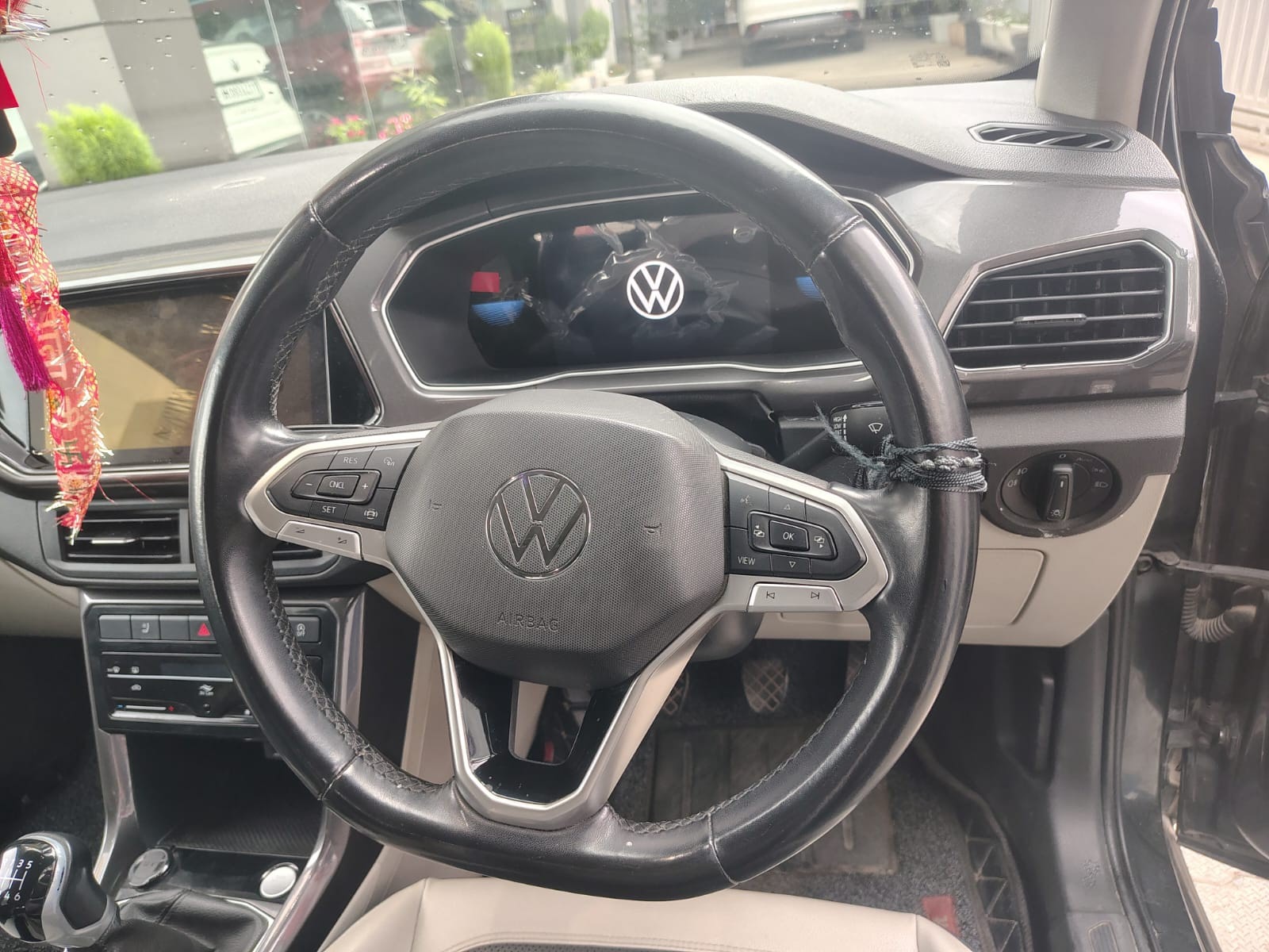 View 2022 Volkswagen Taigun 1.0 TSI Topline MT Image 10 Used 2022 Volkswagen Taigun 1.0 TSI Topline MT Image 10