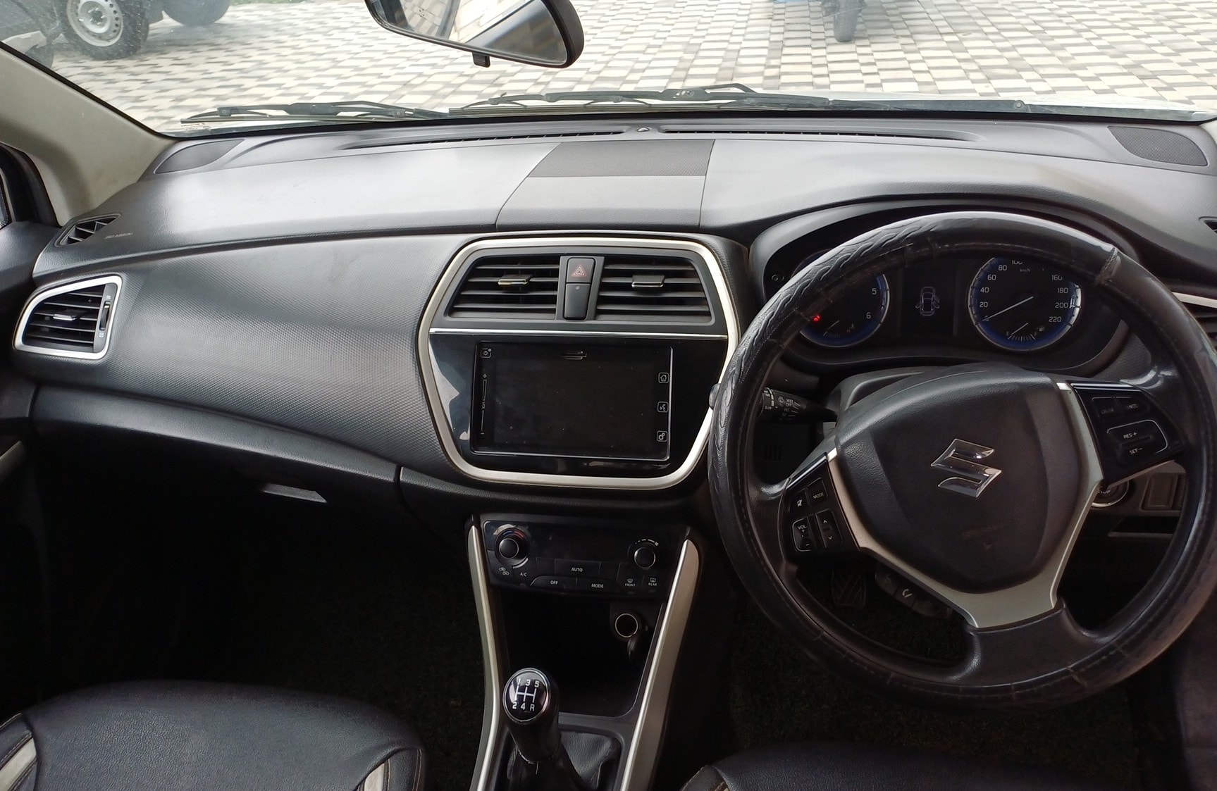 View 2017 Maruti Suzuki S-Cross Zeta Image 9 Used 2017 Maruti Suzuki S-Cross Zeta Image 9