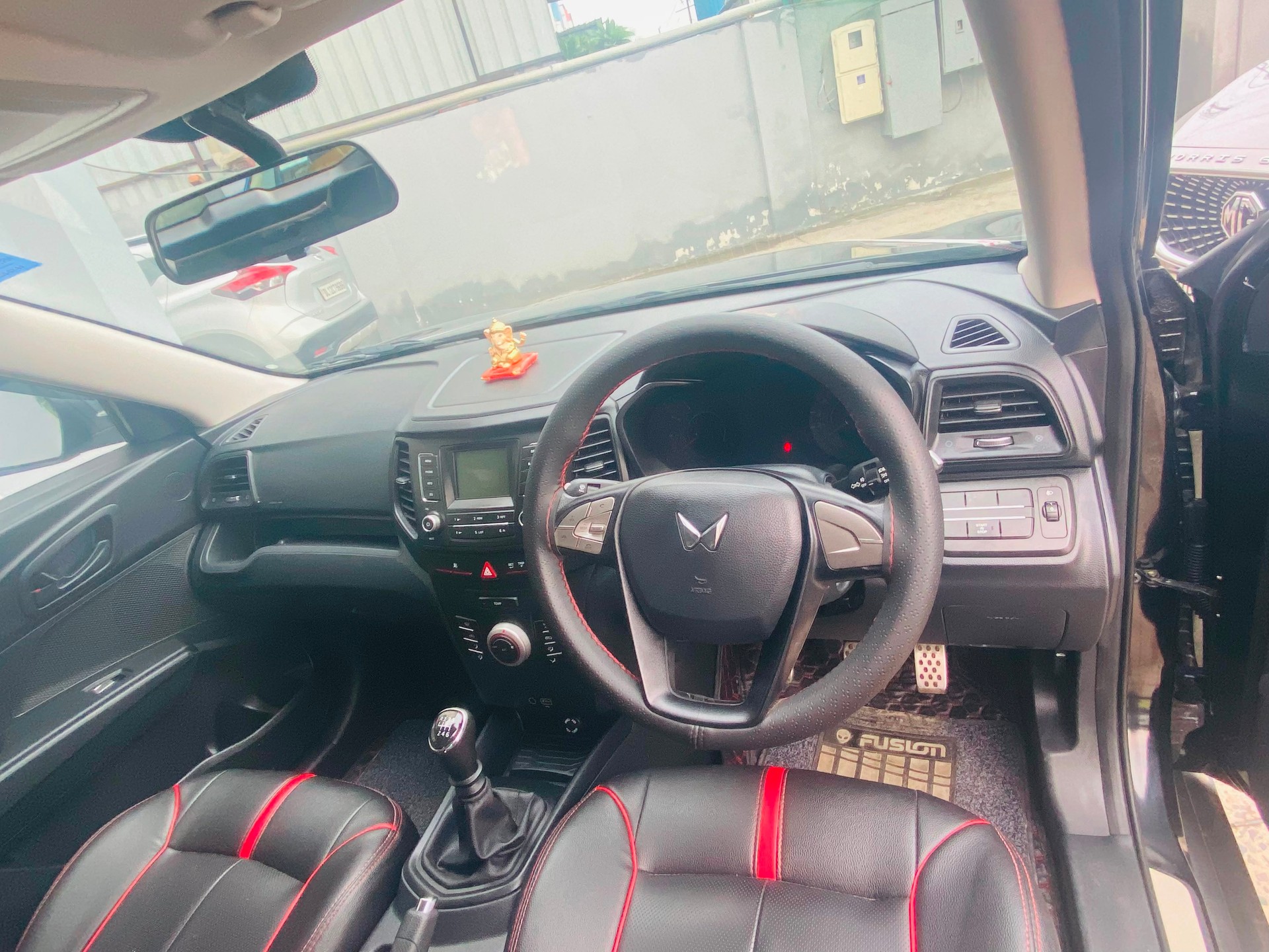Used 2023 Mahindra XUV300 Used 2023 Mahindra XUV300