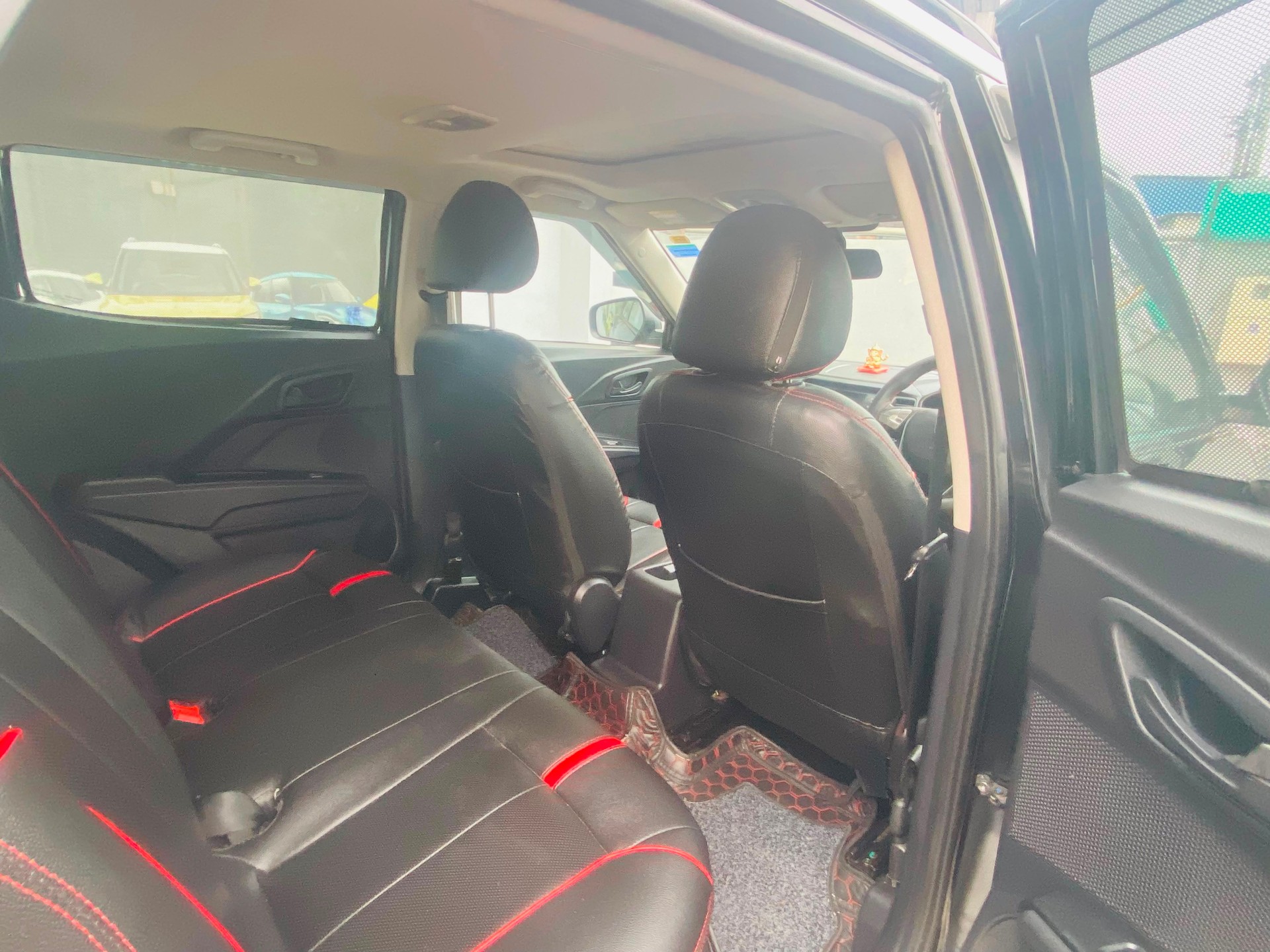 Used 2023 Mahindra XUV300 Used 2023 Mahindra XUV300