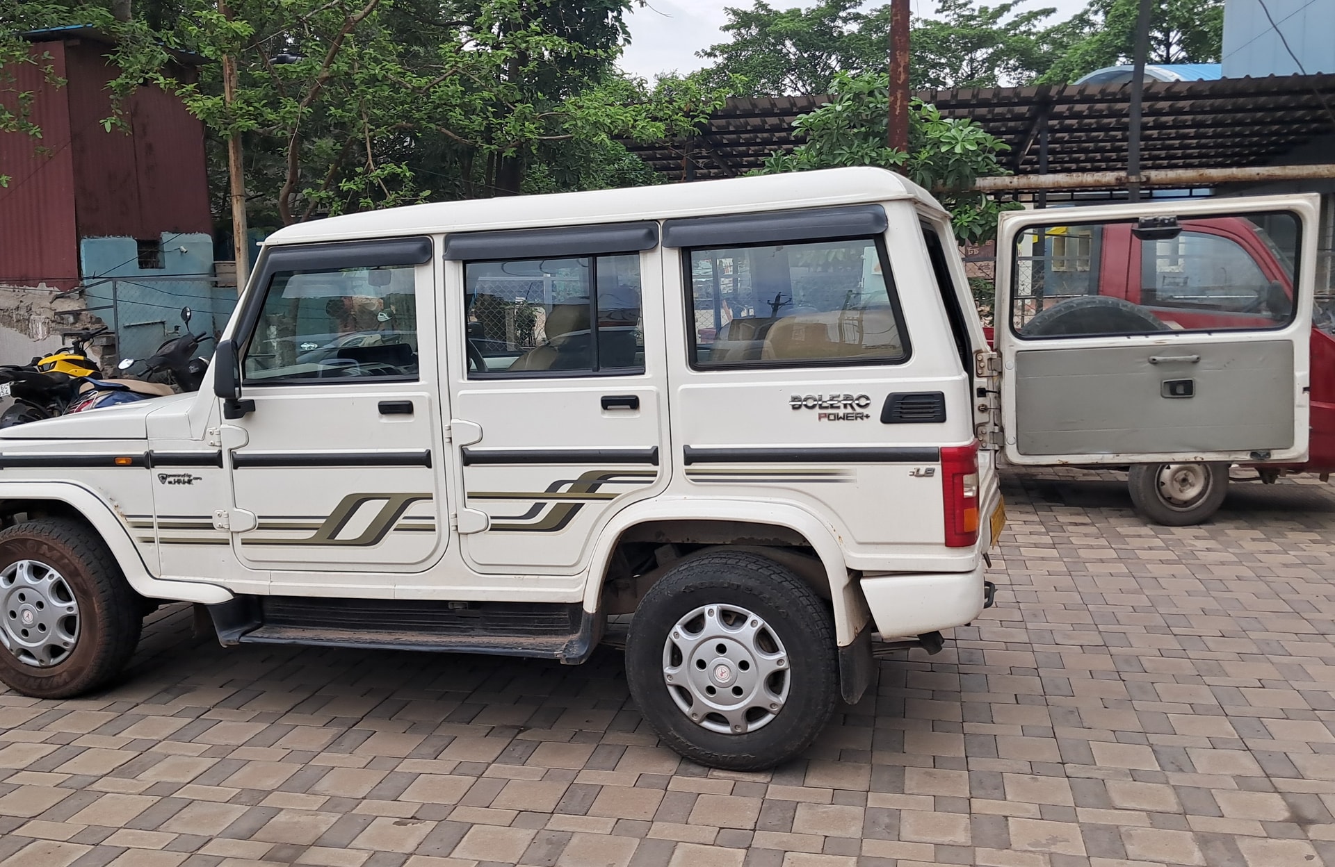View 2018 Mahindra Bolero SLE BS4 Image 16 Used 2018 Mahindra Bolero SLE BS4 Image 16