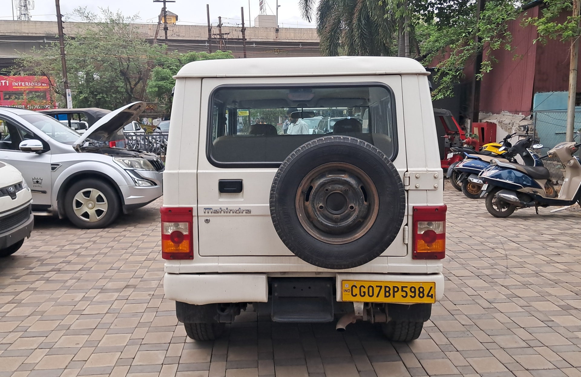 View 2018 Mahindra Bolero SLE BS4 Image 4 Used 2018 Mahindra Bolero SLE BS4 Image 4