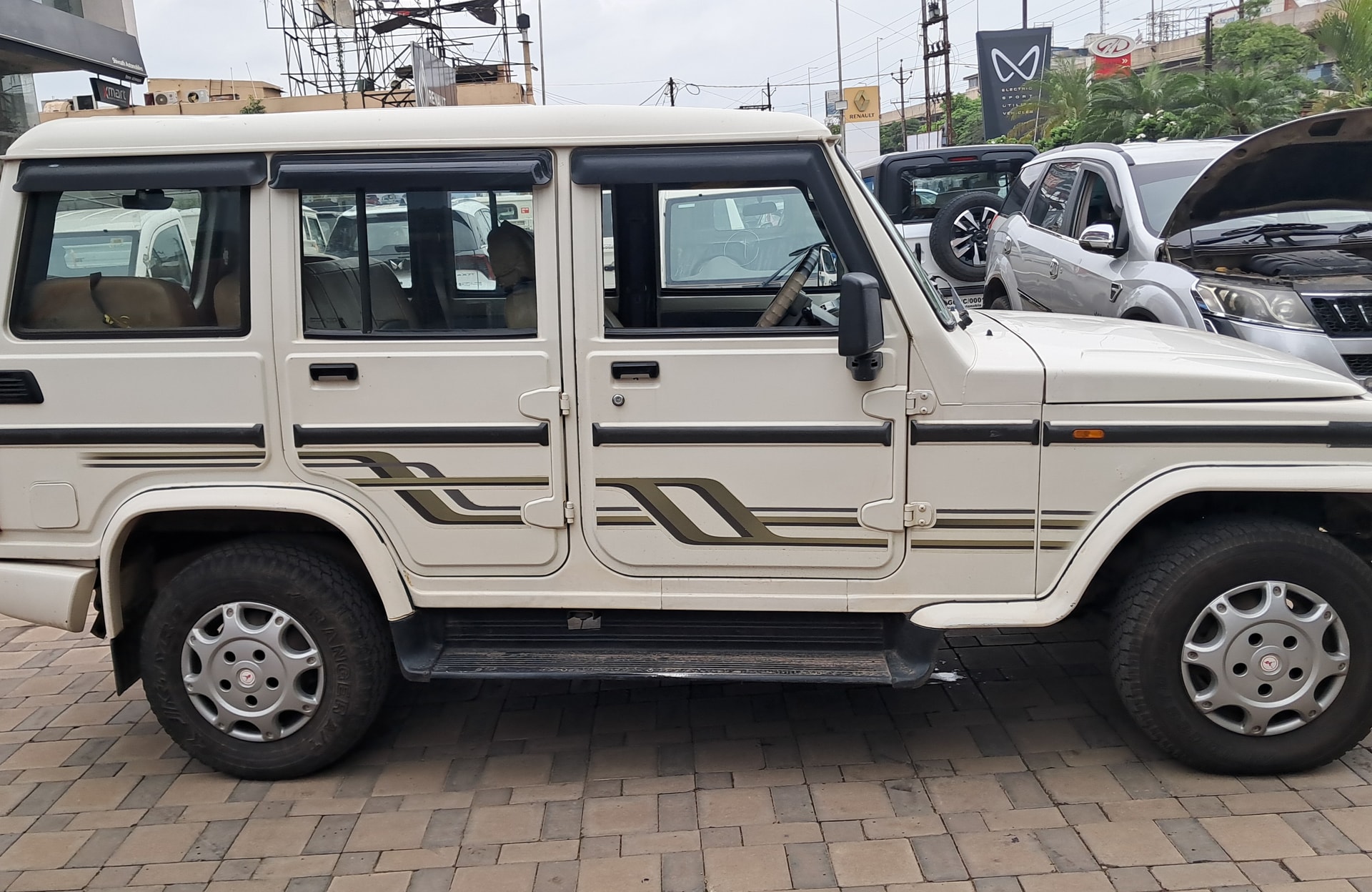View 2018 Mahindra Bolero SLE BS4 Image 8 Used 2018 Mahindra Bolero SLE BS4 Image 8