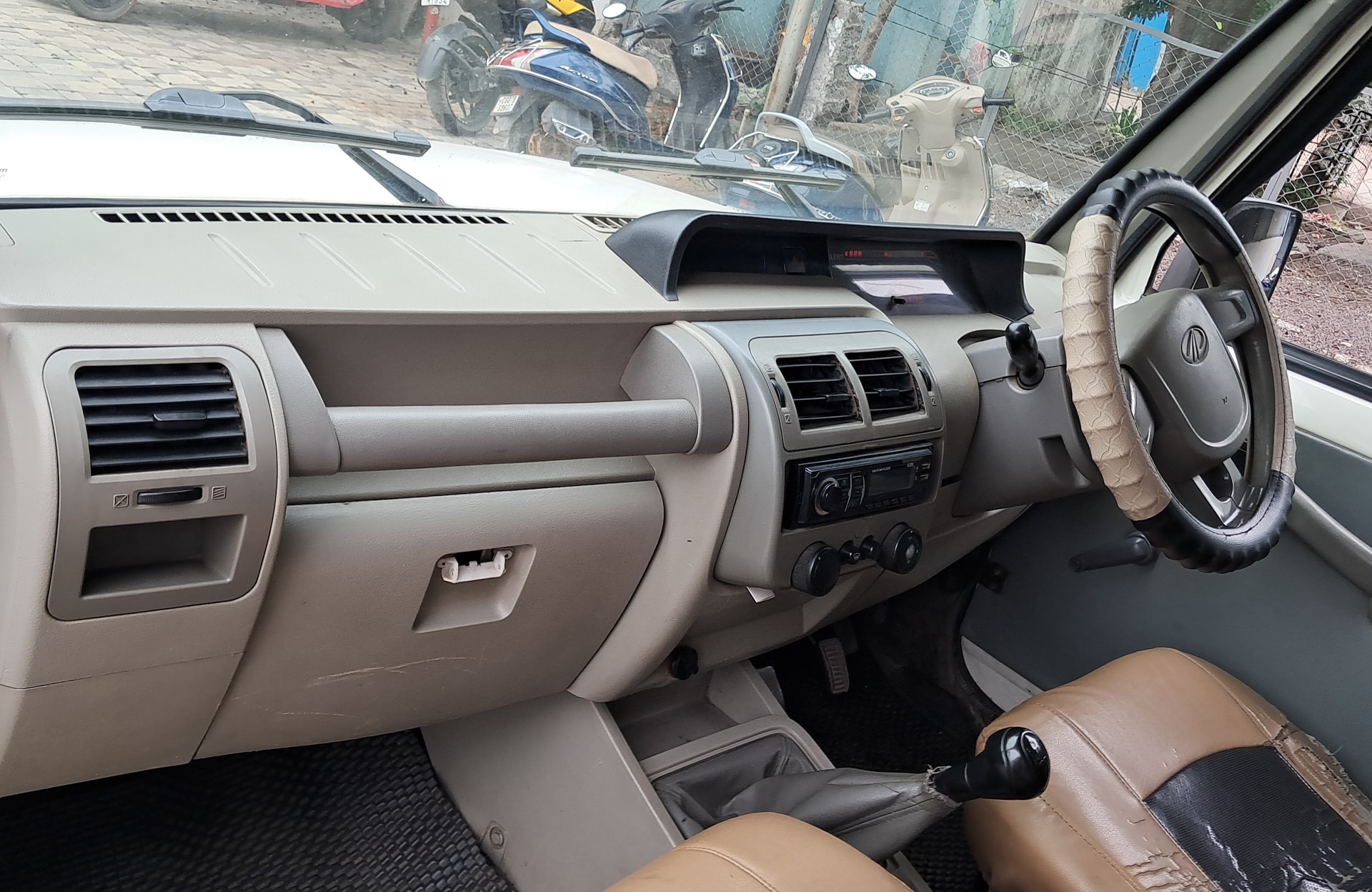 View 2018 Mahindra Bolero SLE BS4 Image 9 Used 2018 Mahindra Bolero SLE BS4 Image 9