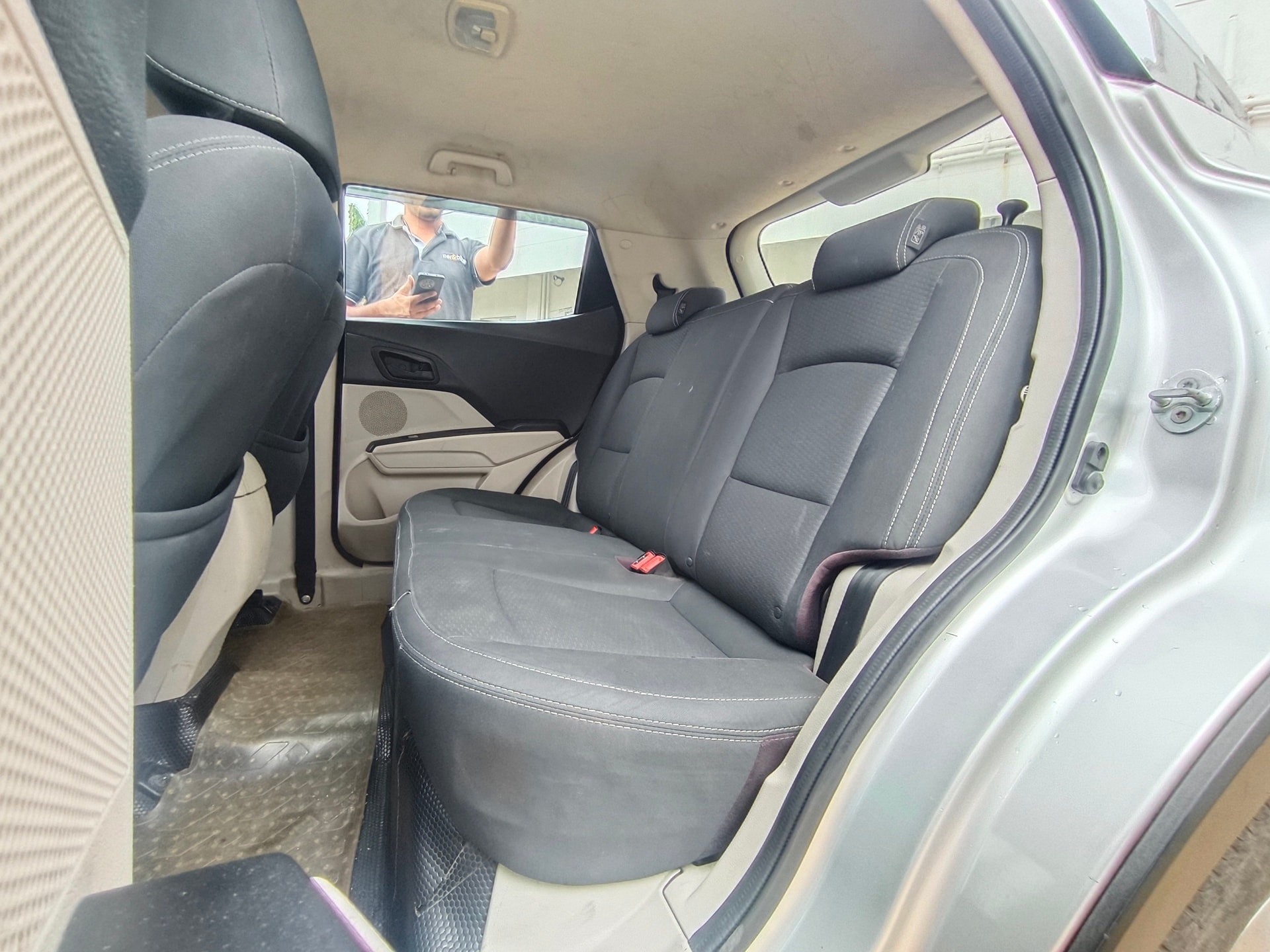 View 2019 Mahindra XUV300 W4 Diesel BS IV Image 14 Used 2019 Mahindra XUV300 W4 Diesel BS IV Image 14