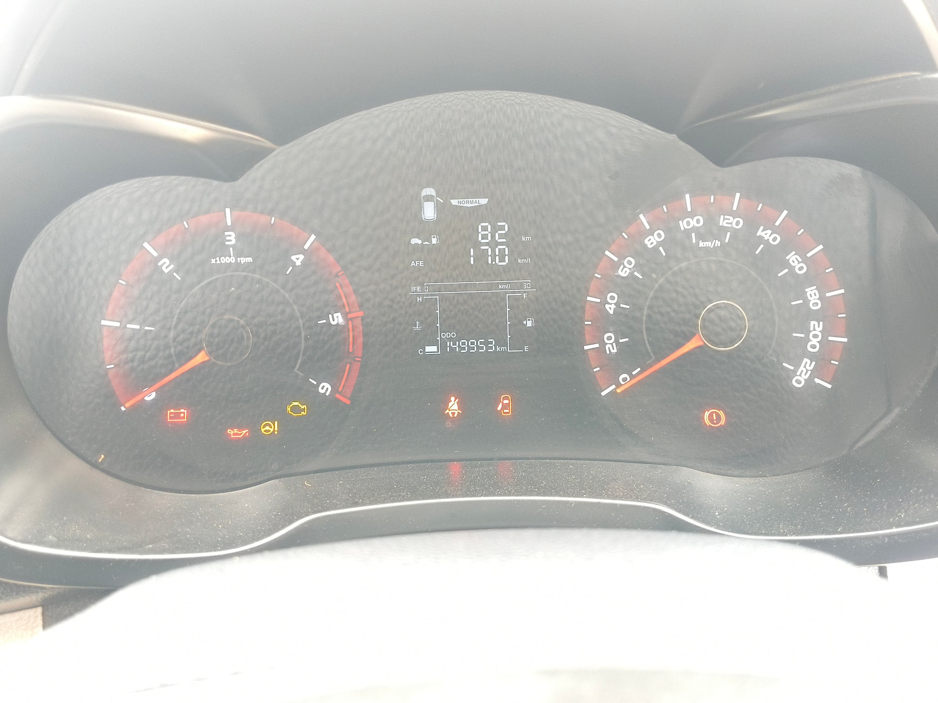 View 2019 Mahindra XUV300 W4 Diesel BS IV Image 7 Used 2019 Mahindra XUV300 W4 Diesel BS IV Image 7