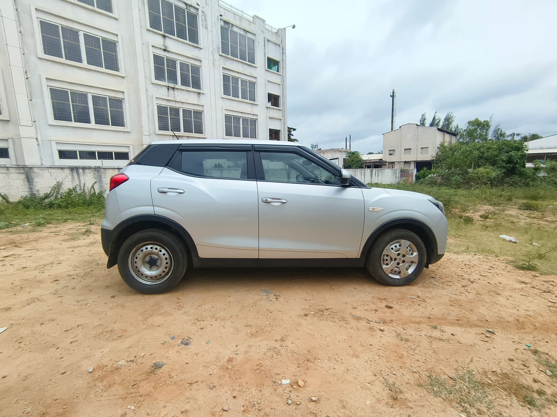 View 2019 Mahindra XUV300 W4 Diesel BS IV Image 8 Used 2019 Mahindra XUV300 W4 Diesel BS IV Image 8