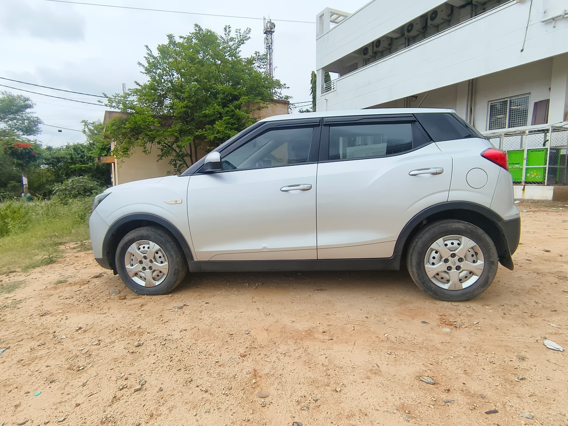 View 2019 Mahindra XUV300 W4 Diesel BS IV Image 6 Used 2019 Mahindra XUV300 W4 Diesel BS IV Image 6