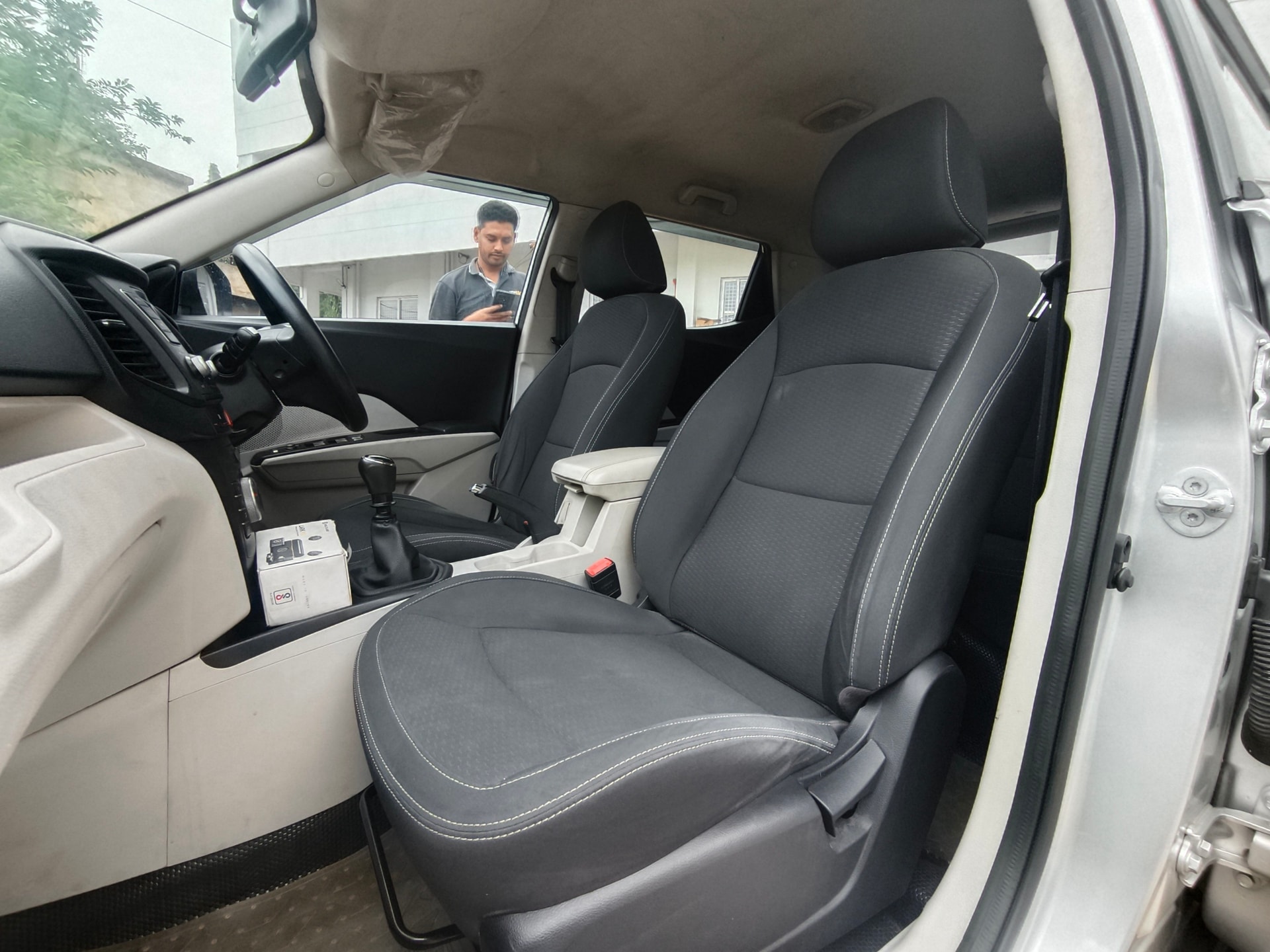 View 2019 Mahindra XUV300 W4 Diesel BS IV Image 13 Used 2019 Mahindra XUV300 W4 Diesel BS IV Image 13