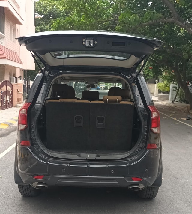 View Mahindra XUV500 Image 17 Used Mahindra XUV500 Image 17