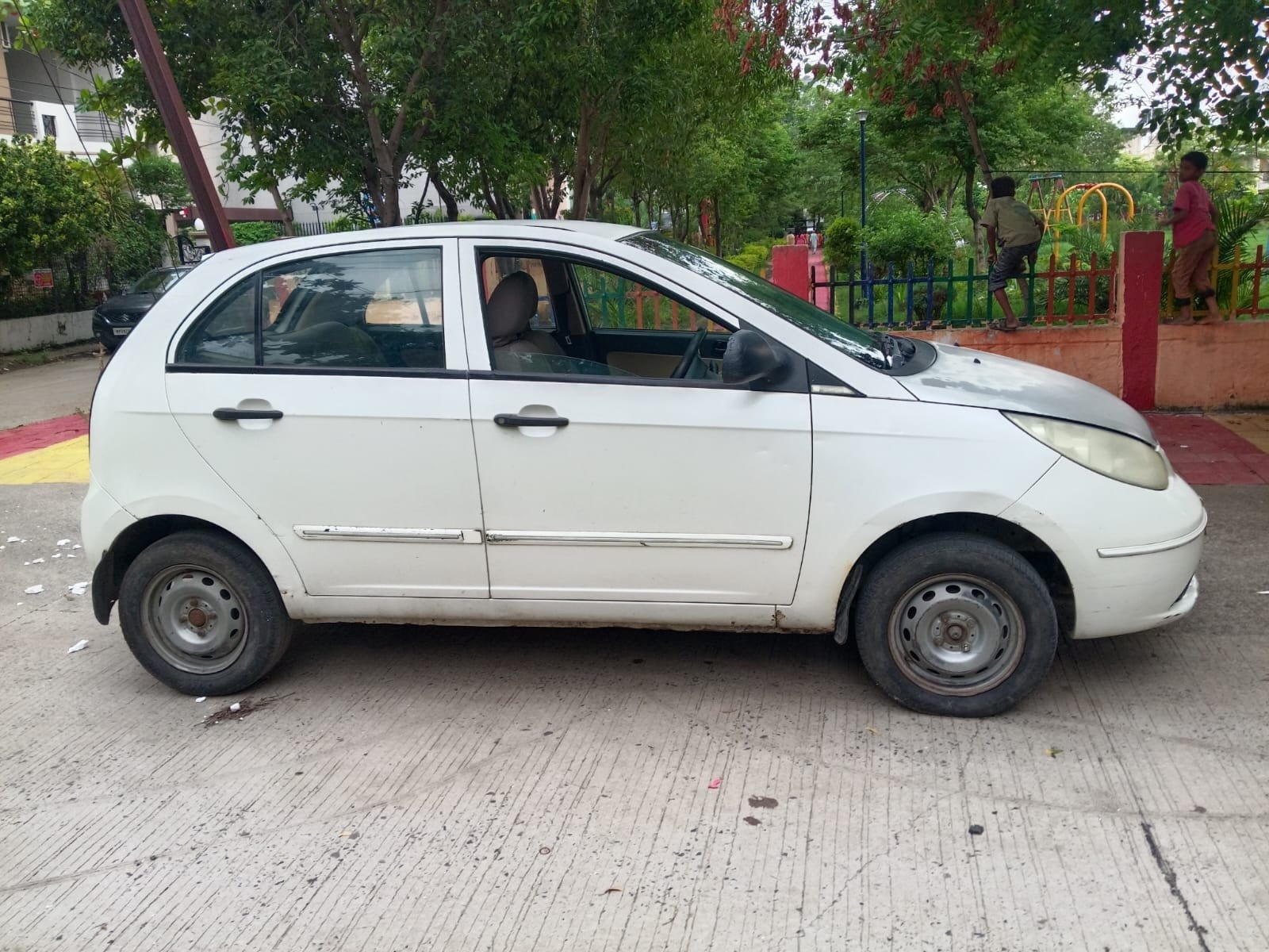 View 2013 Tata Indica Vista LS Quadrajet Image 5 Used 2013 Tata Indica Vista LS Quadrajet Image 5