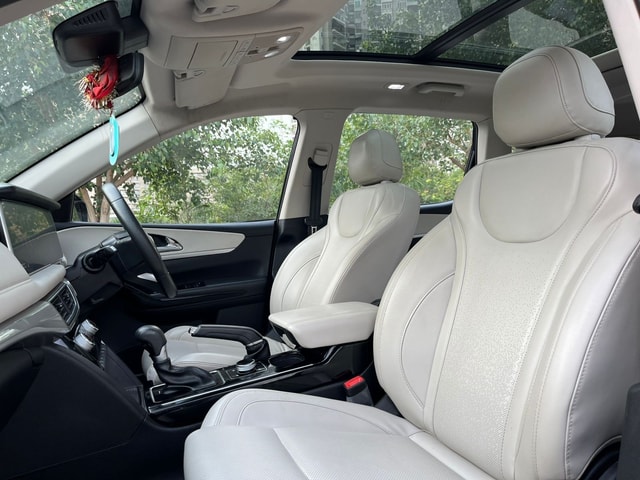 View Mahindra XUV700 Image 3 Used Mahindra XUV700 Image 3