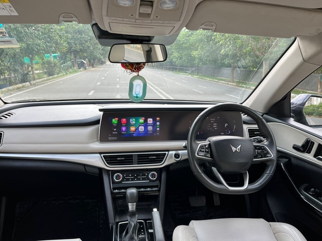 View Mahindra XUV700 Image 9 Used Mahindra XUV700 Image 9