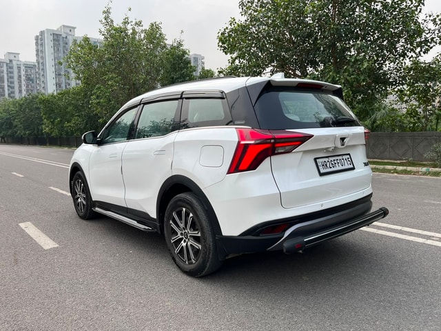 View Mahindra XUV700 Image 10 Used Mahindra XUV700 Image 10