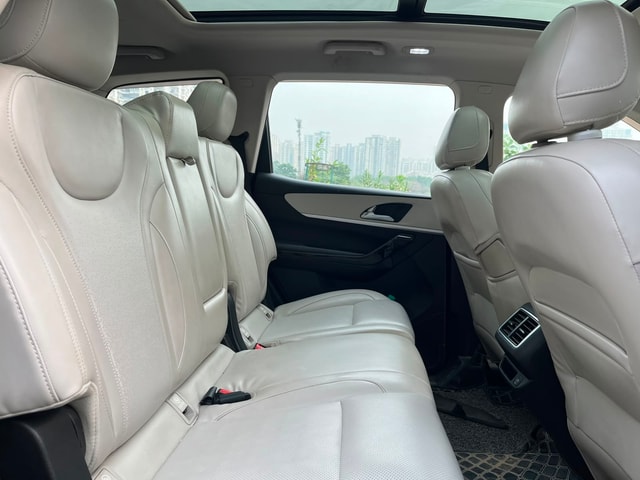 View Mahindra XUV700 Image 14 Used Mahindra XUV700 Image 14