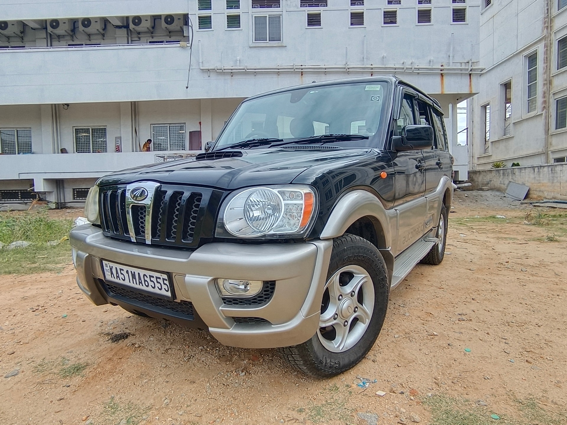 View 2010 Mahindra Scorpio VLX 2WD BS3 Airbag Image 1 Used 2010 Mahindra Scorpio VLX 2WD BS3 Airbag Image 1