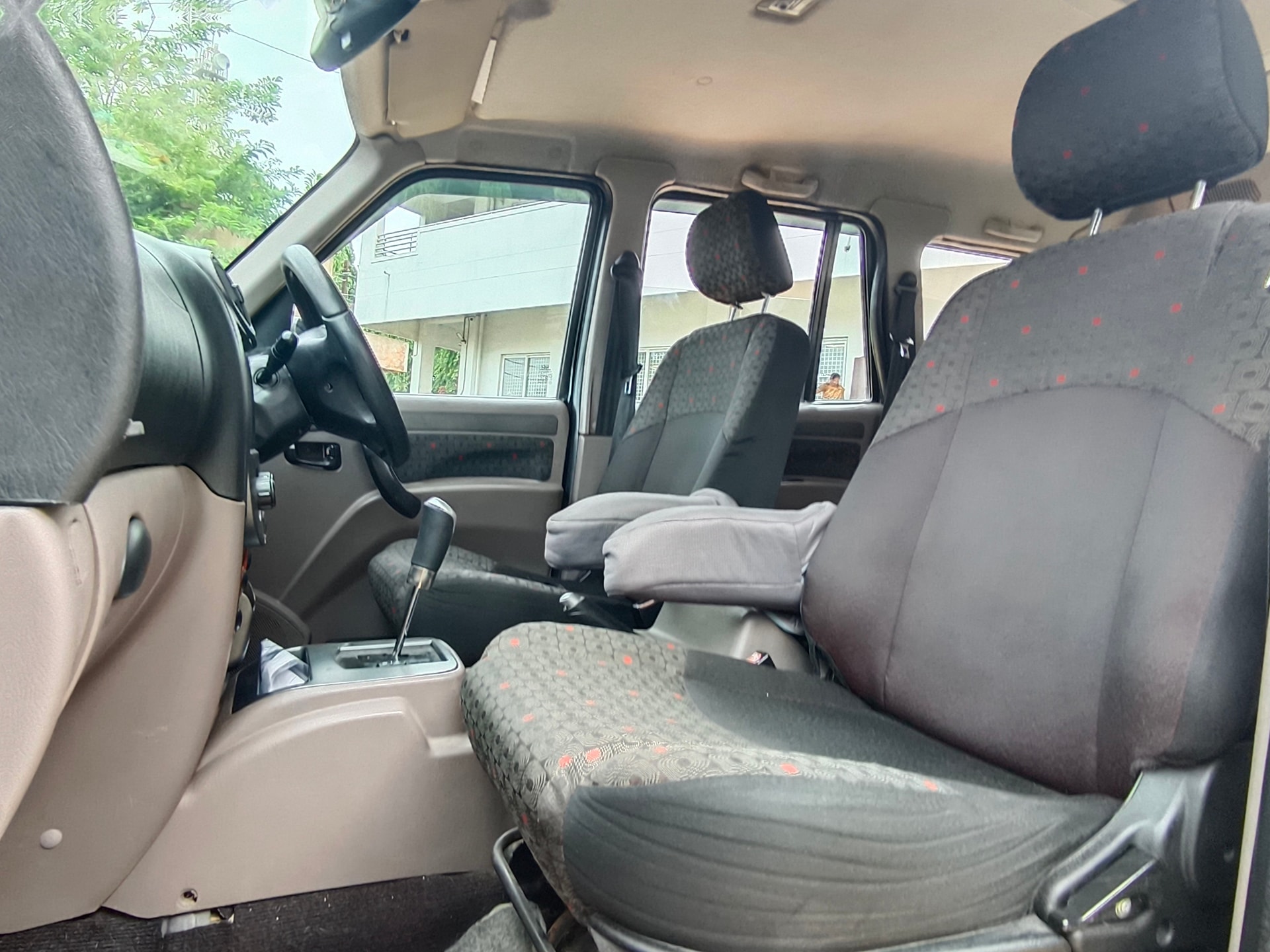 View 2010 Mahindra Scorpio VLX 2WD BS3 Airbag Image 13 Used 2010 Mahindra Scorpio VLX 2WD BS3 Airbag Image 13