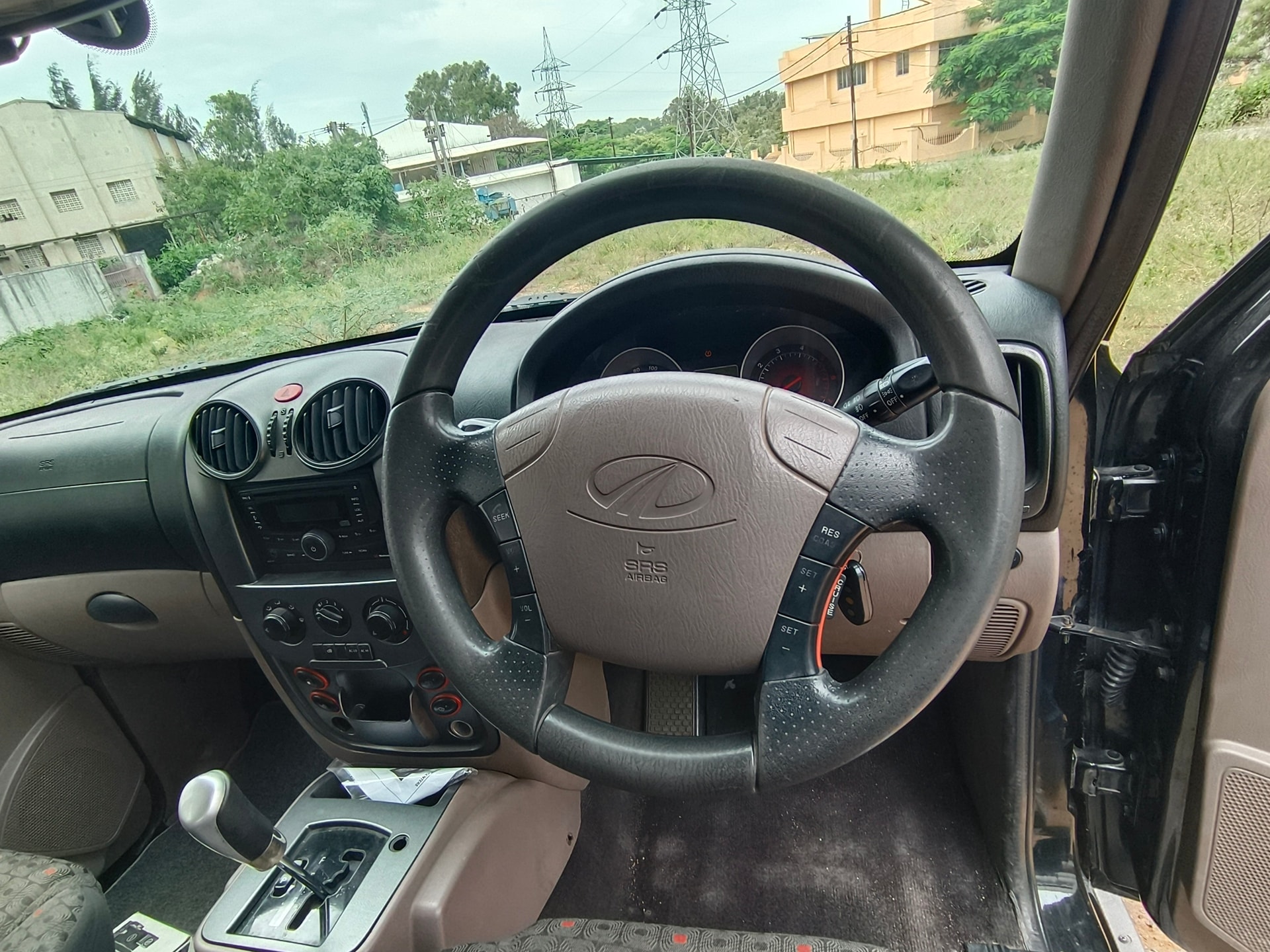 View 2010 Mahindra Scorpio VLX 2WD BS3 Airbag Image 11 Used 2010 Mahindra Scorpio VLX 2WD BS3 Airbag Image 11