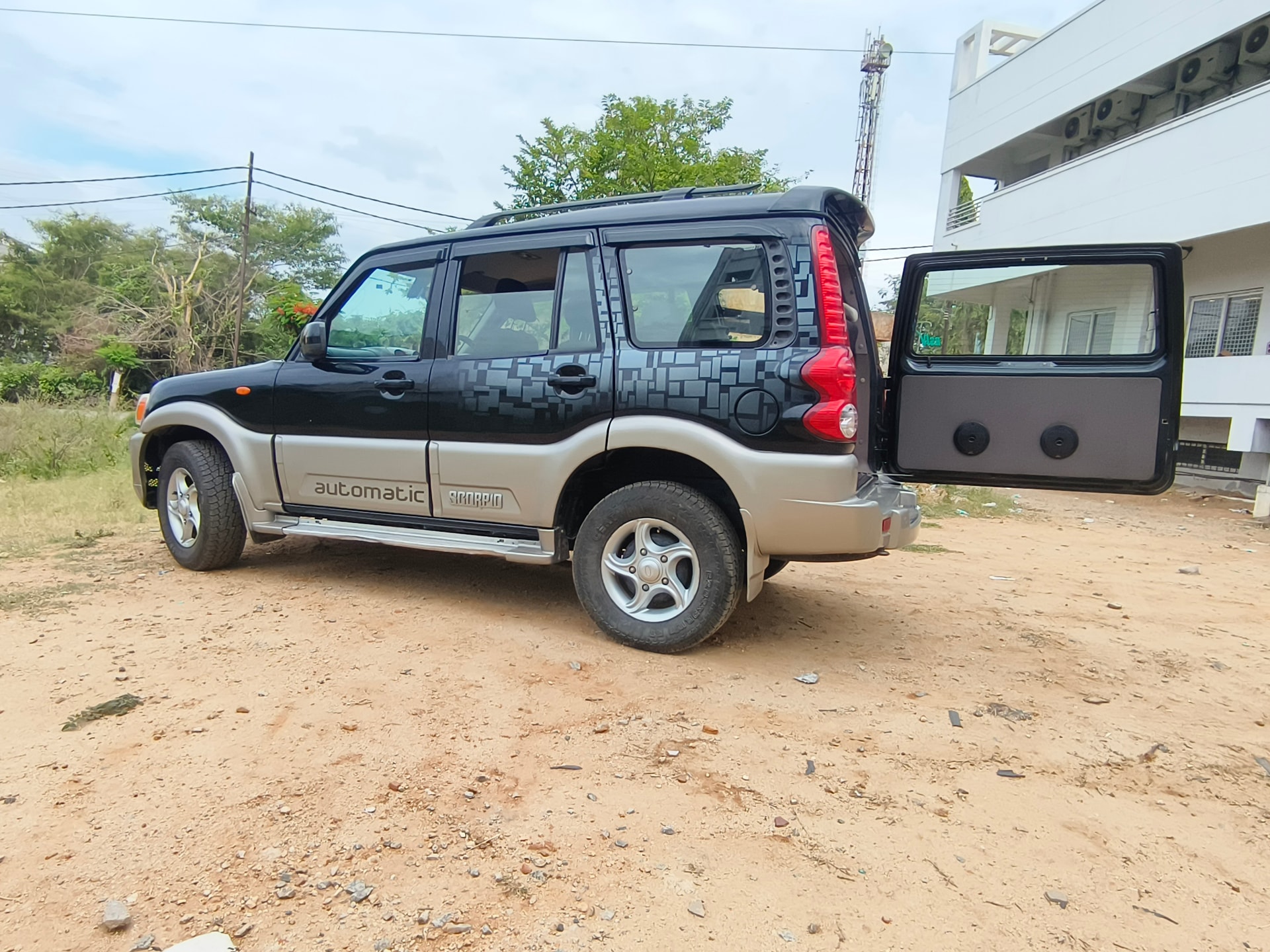View 2010 Mahindra Scorpio VLX 2WD BS3 Airbag Image 16 Used 2010 Mahindra Scorpio VLX 2WD BS3 Airbag Image 16