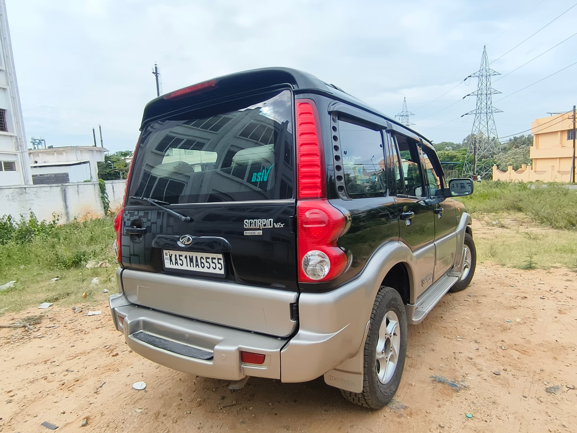 View 2010 Mahindra Scorpio VLX 2WD BS3 Airbag Image 10 Used 2010 Mahindra Scorpio VLX 2WD BS3 Airbag Image 10