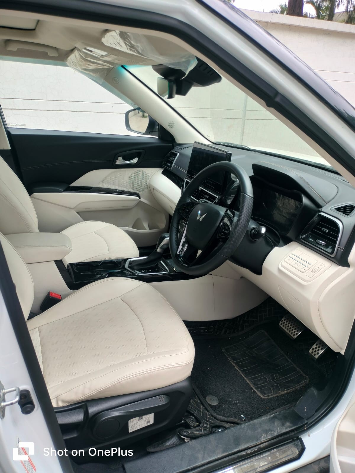 View 2025 Mahindra XUV 3XO AX7L 1.2 TGDi AT Image 11 Used 2025 Mahindra XUV 3XO AX7L 1.2 TGDi AT Image 11